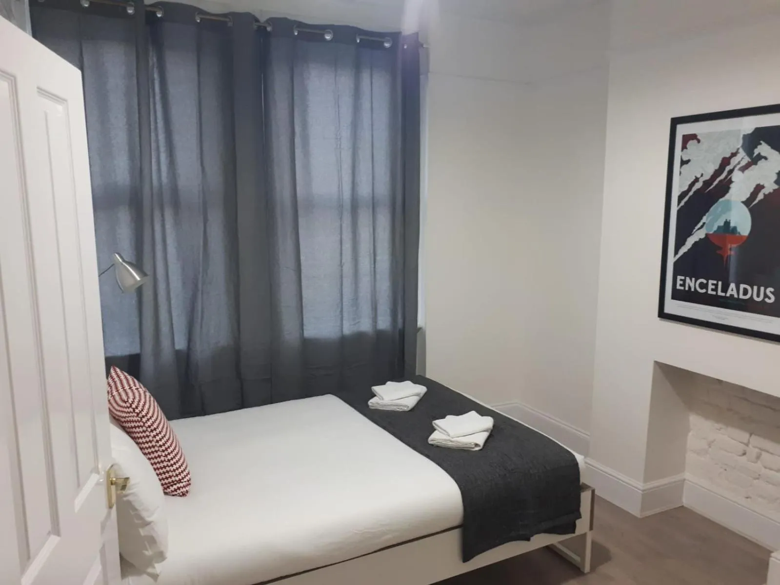 Bedroom, Bed in Marble Apartments Broadway Two