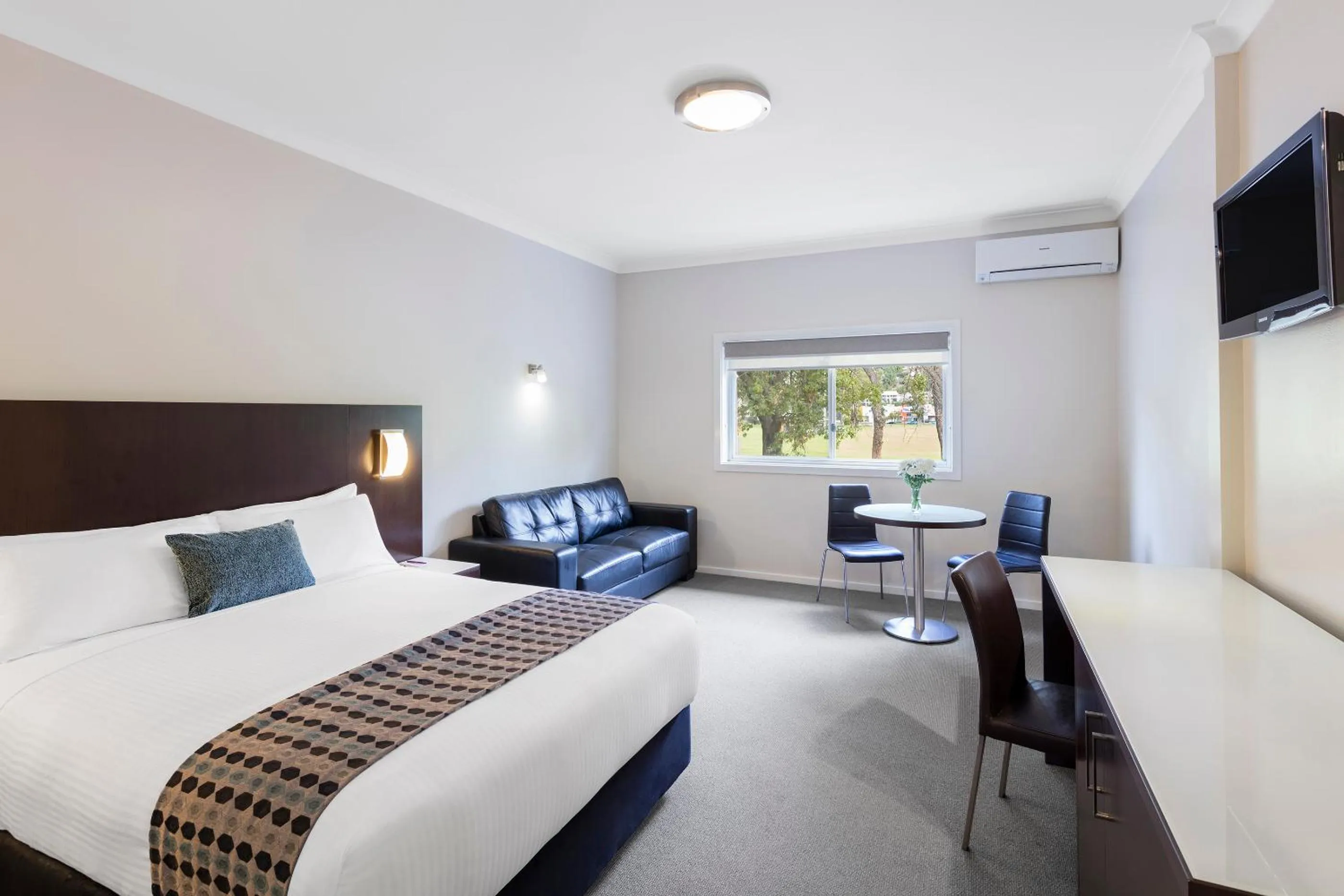 Bedroom, Bed in Mercure Wagga Wagga