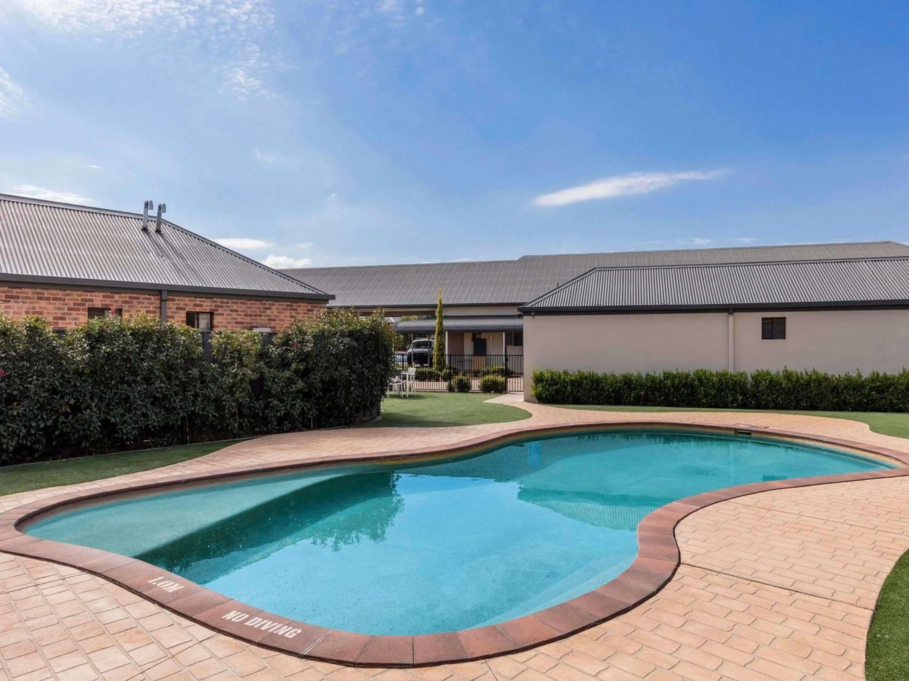 Property building in Mercure Wagga Wagga