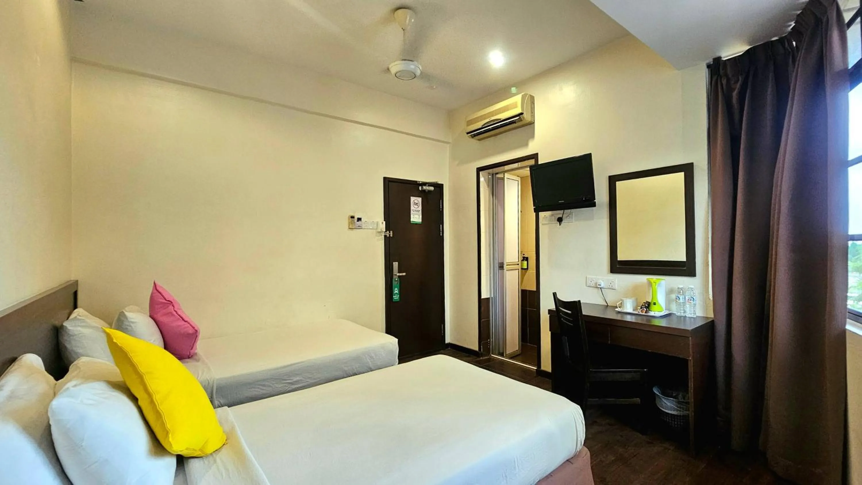 Bedroom, Bed in Hotel 22 Gurney, Penang