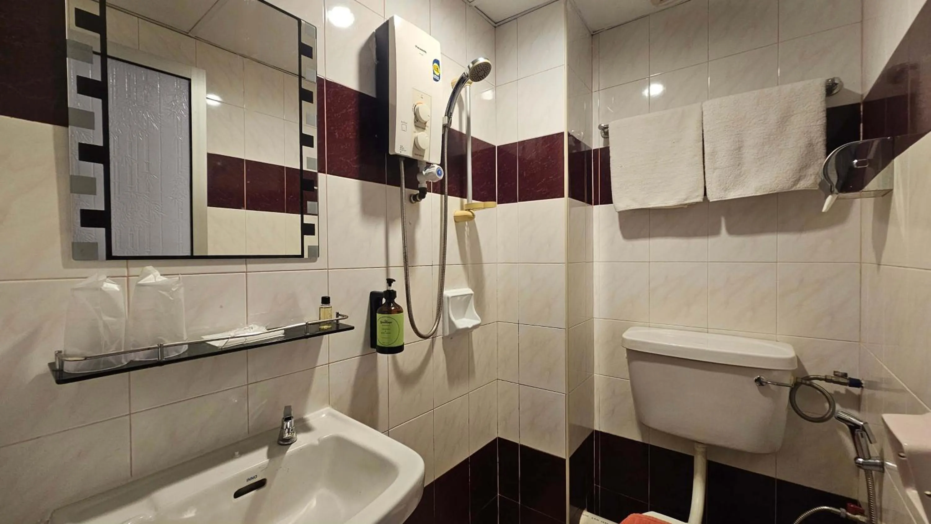 Bathroom in Hotel 22 Gurney, Penang