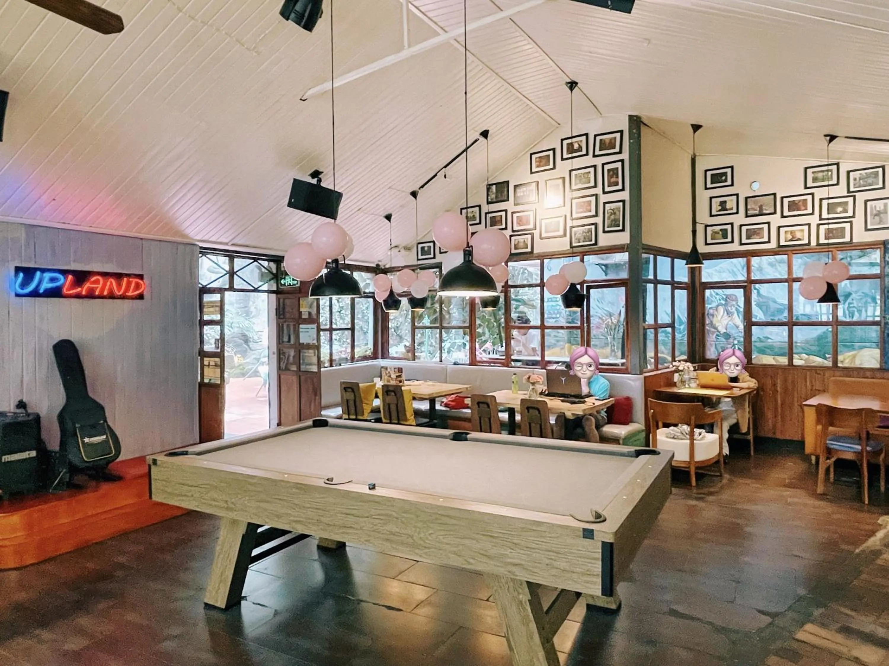 Restaurant/places to eat in Kunming Upland International Youth Hostel near the city center ,2 mins walk to the subway, 2 mins walk to the Green Lake, Close to Yuan tong Temple, Old street, Yunnan University, English-speaking service convenient payment and visa cards are accepted