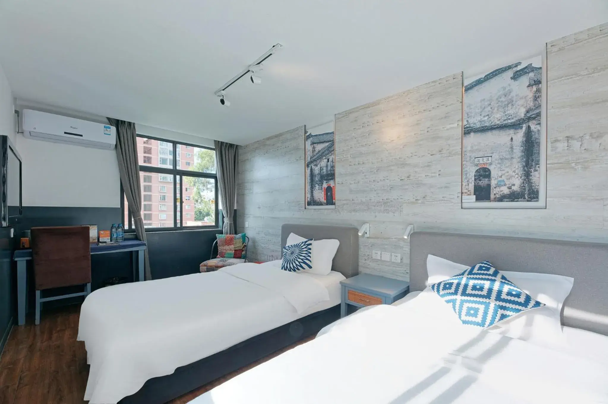 Standard Twin Room in Kunming Upland International Youth Hostel ,near the city center ,2 mins walk to the subway, 2 mins walk to the Green Lake, Close to Yuan tong Temple, Old street, Yunnan University, convenient payment and visa cards are accepted Standard Twin Room in Kunming Upland International Youth Hostel ,near the city center ,2 mins walk to the subway, 2 mins walk to the Green Lake, Close to Yuan tong Temple, Old street, Yunnan University, convenient payment and visa cards are accepted