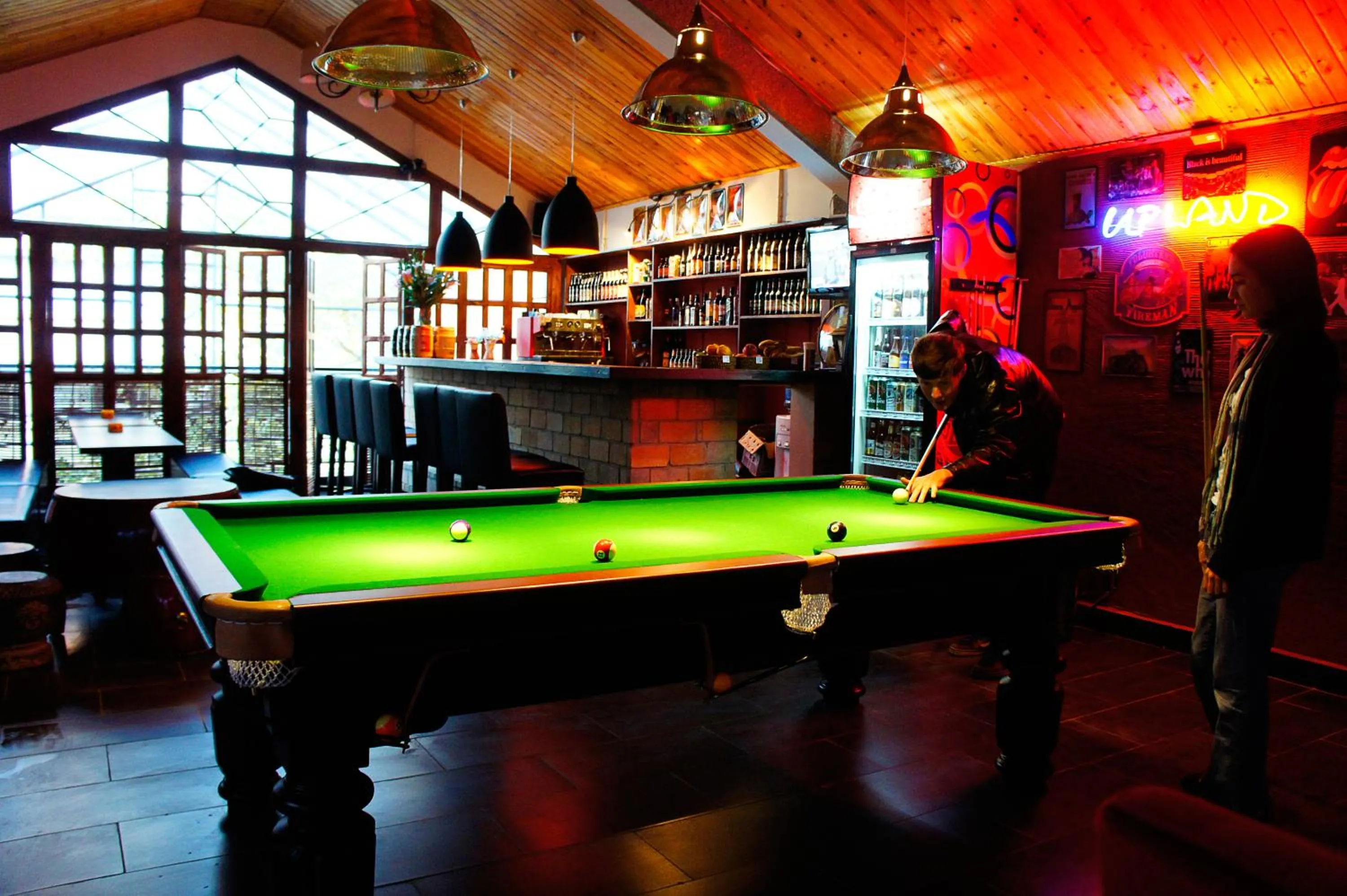 Restaurant/places to eat in Kunming Upland International Youth Hostel near the city center ,2 mins walk to the subway, 2 mins walk to the Green Lake, Close to Yuan tong Temple, Old street, Yunnan University, English-speaking service convenient payment and visa cards are accepted