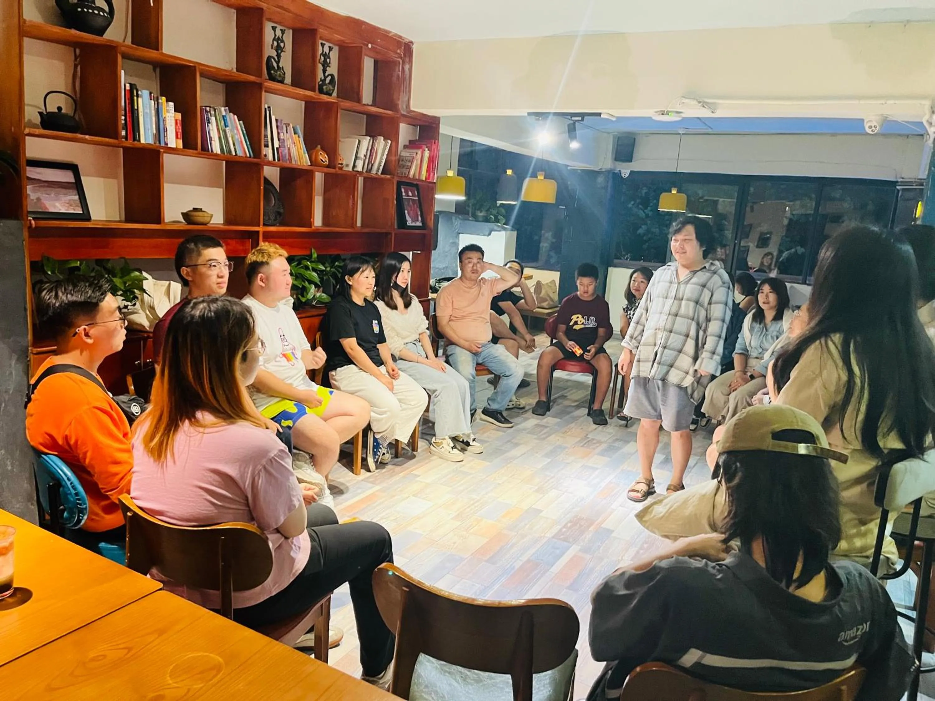 group of guests in Kunming Upland International Youth Hostel near the city center ,2 mins walk to the subway, 2 mins walk to the Green Lake, Close to Yuan tong Temple, Old street, Yunnan University, English-speaking service convenient payment and visa cards are accepted