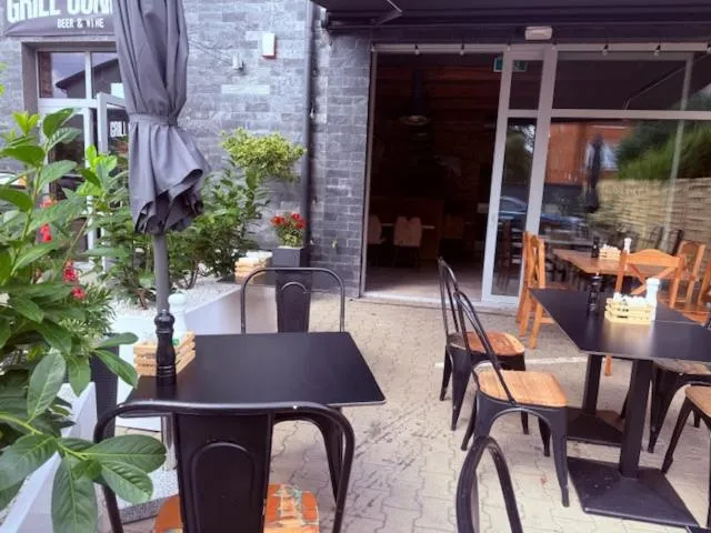 Restaurant/places to eat in Aparthotel Koroni Home