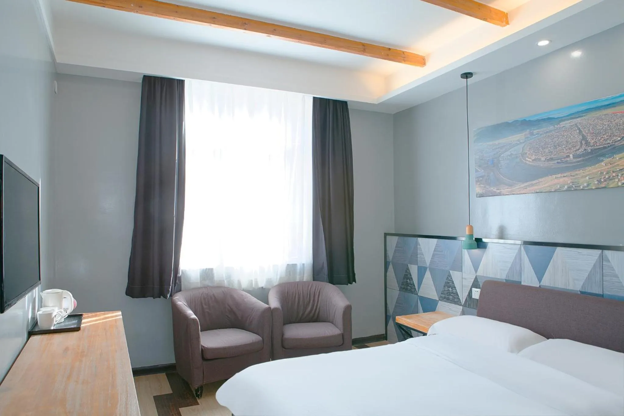 Bed in The Cloudland International Youth Hostel Close to the city center,15 min walks to the subway, Close to the night market, old street, green lake, English-speaking service, free Activity convenient payment and visa cards are accepted