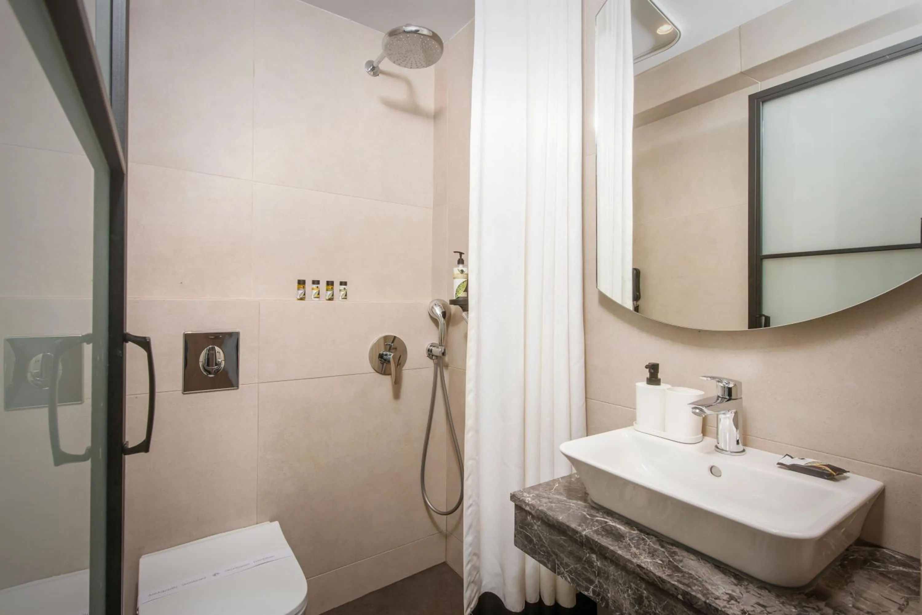 Shower in Hersonissos Palace