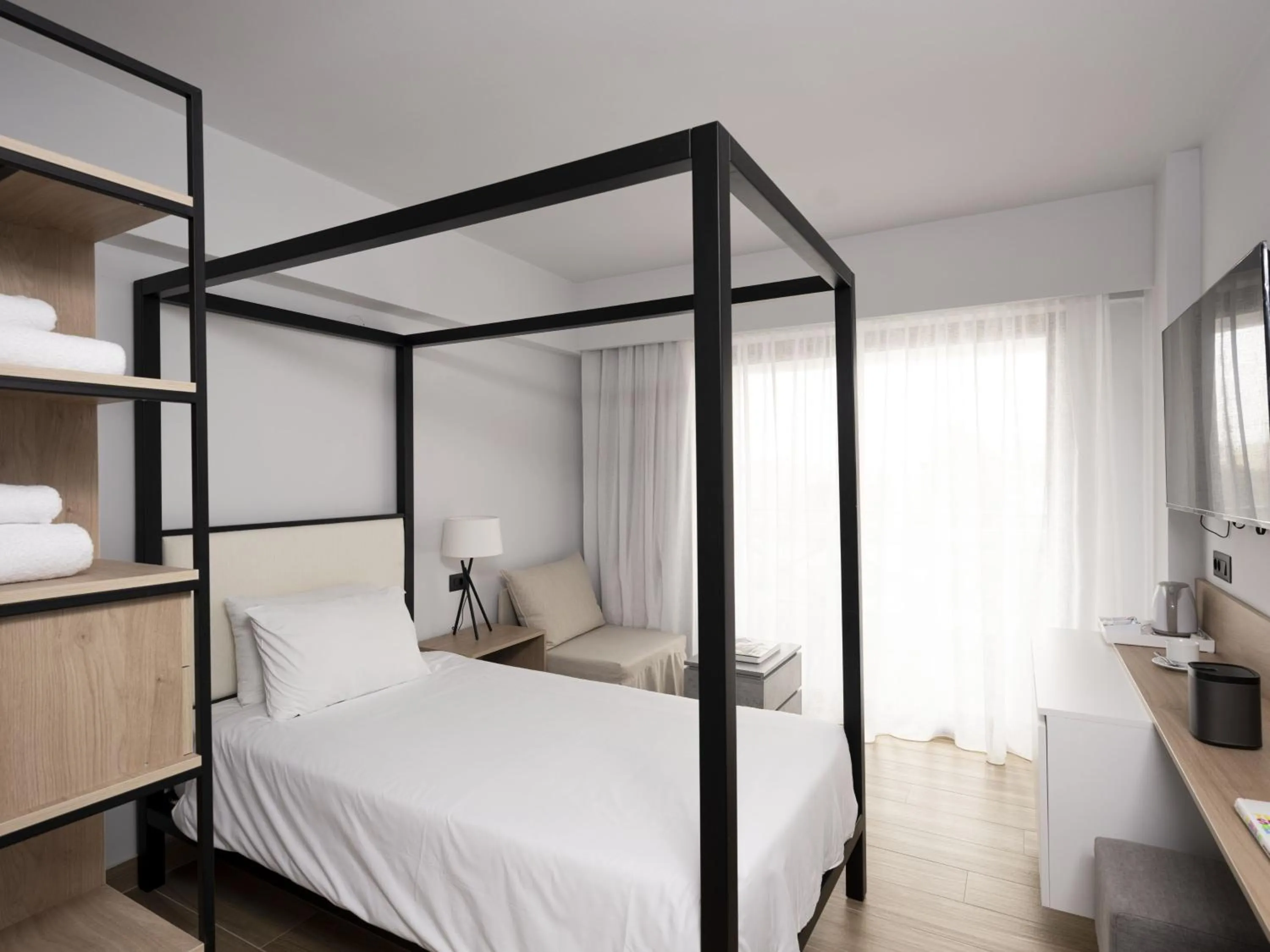 Photo of the whole room, Bed in Hersonissos Palace