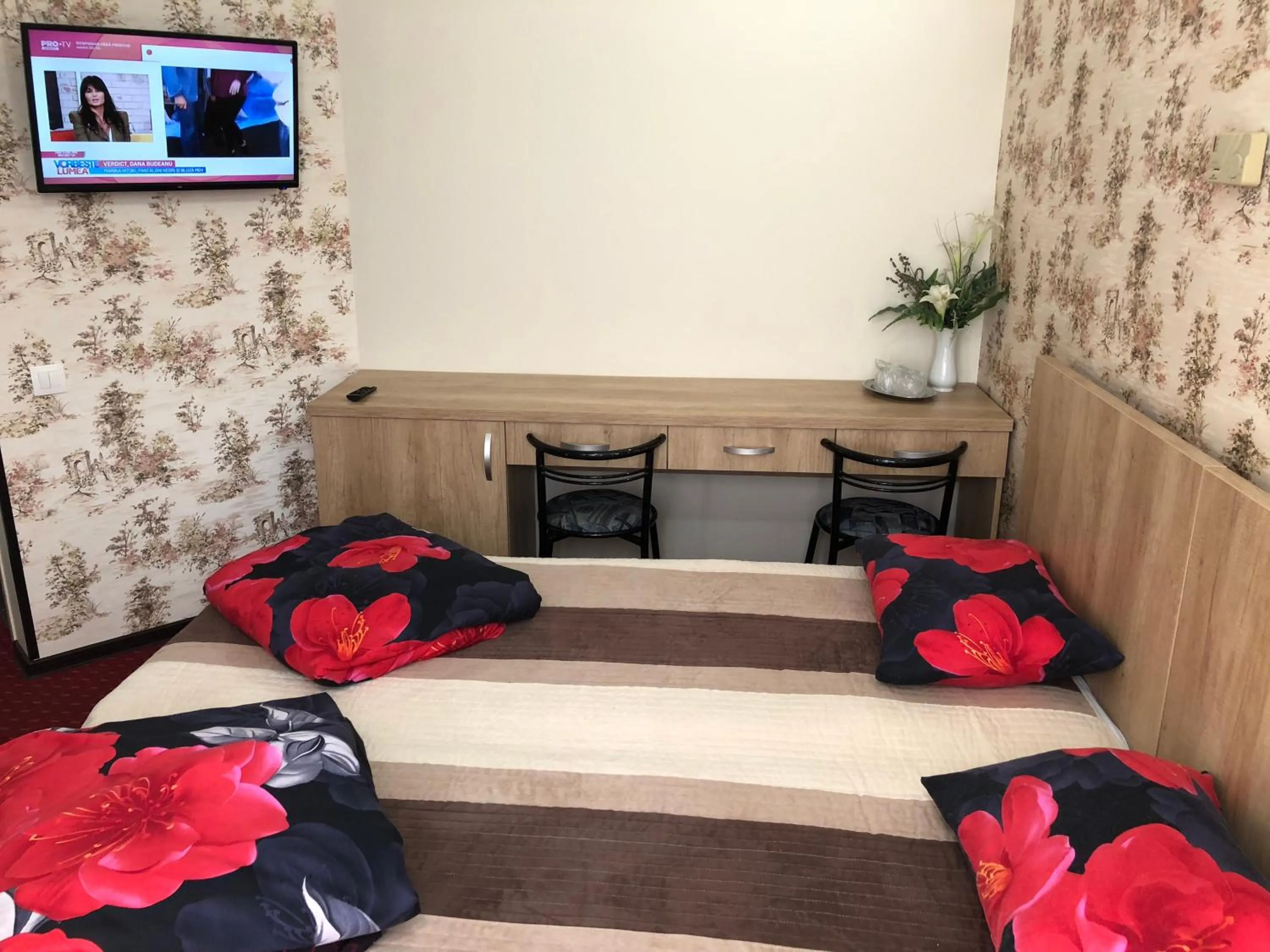 Photo of the whole room, Bed in Motel Carmen