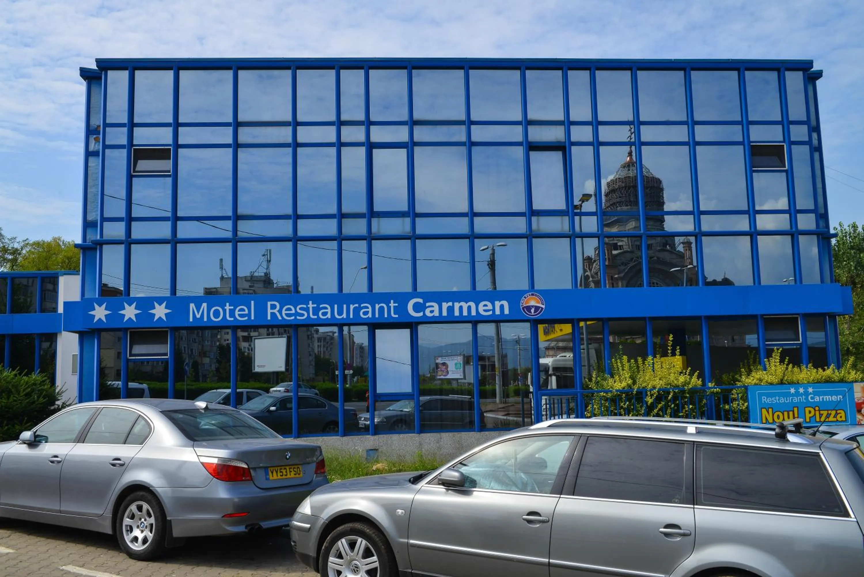 Facade/entrance in Motel Carmen