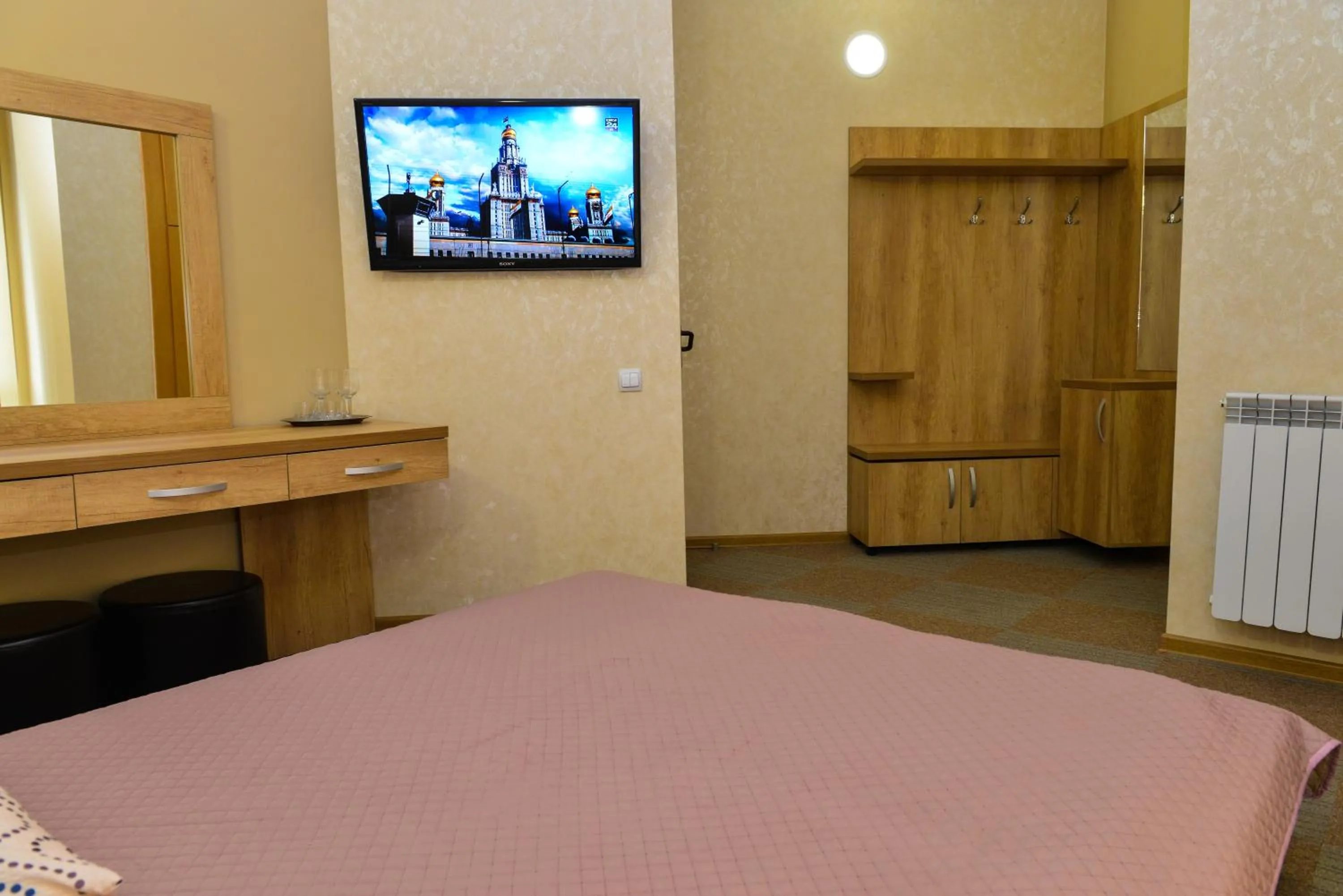 Communal lounge/ TV room, Bed in Motel Carmen