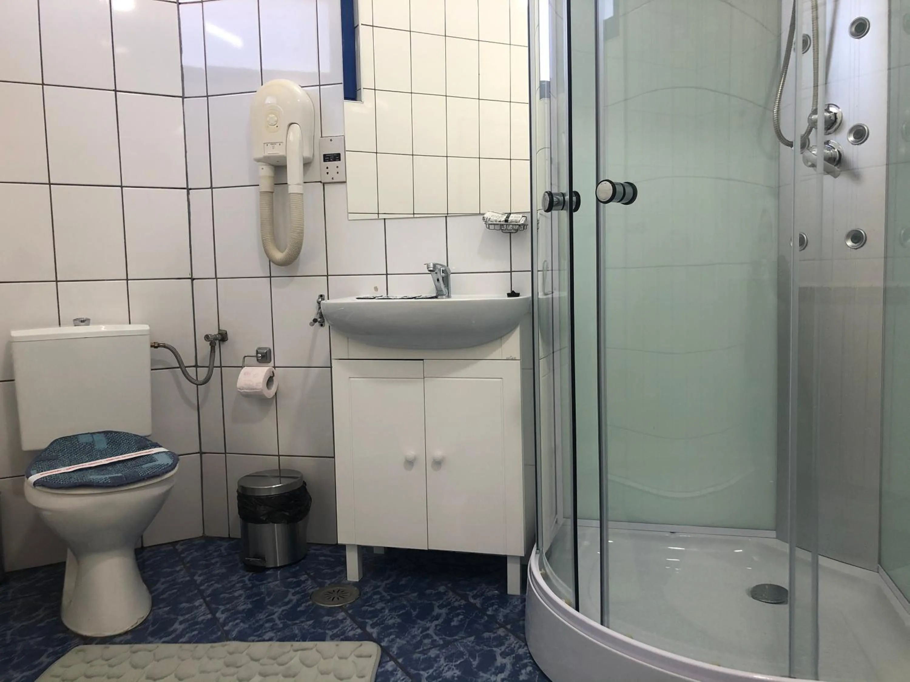 Bathroom in Motel Carmen