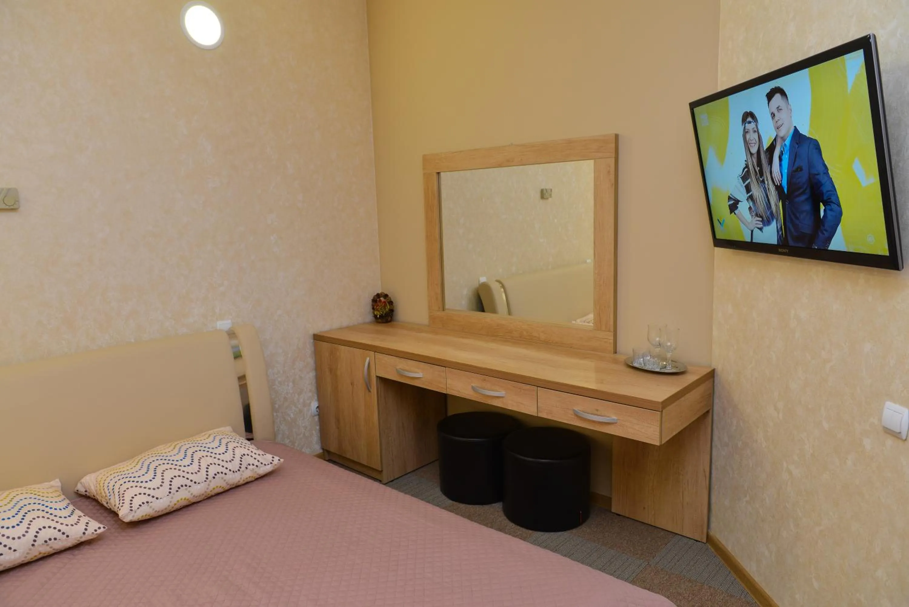 Photo of the whole room, Bed in Motel Carmen