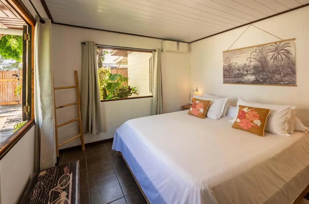 Bed in Matira Sunset House N659 DTO-MT