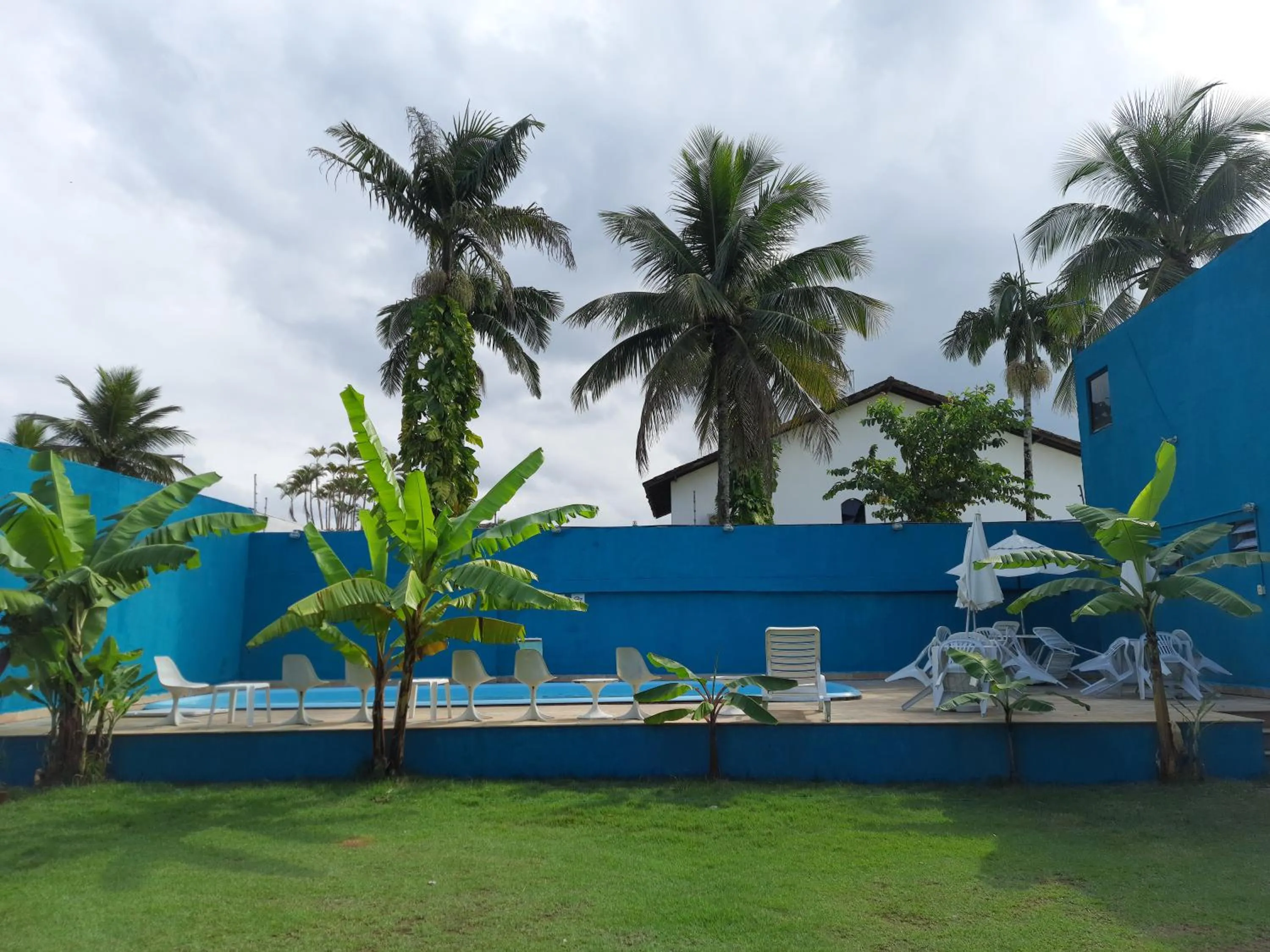 Swimming pool in Pousada Hotel Canto dos Mares