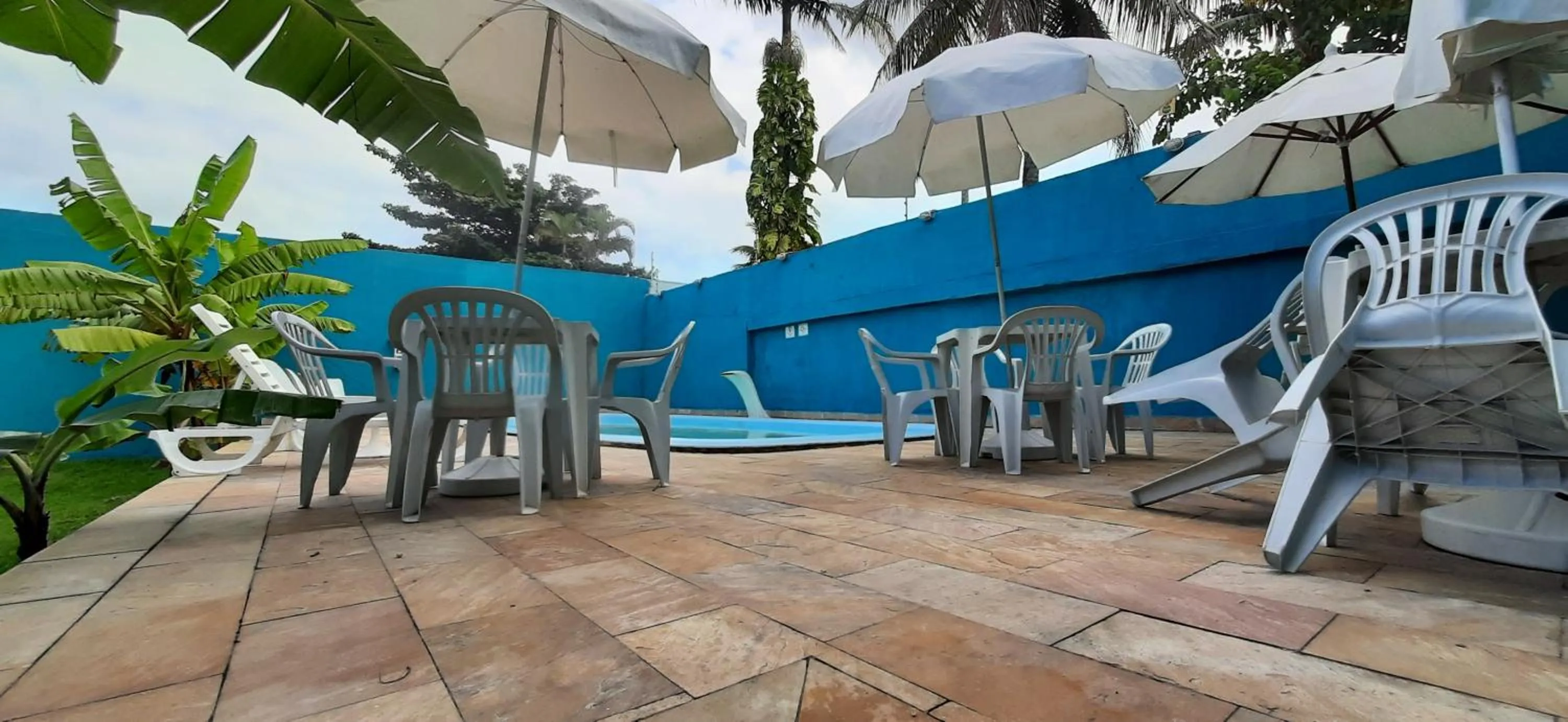 Swimming pool in Pousada Hotel Canto dos Mares