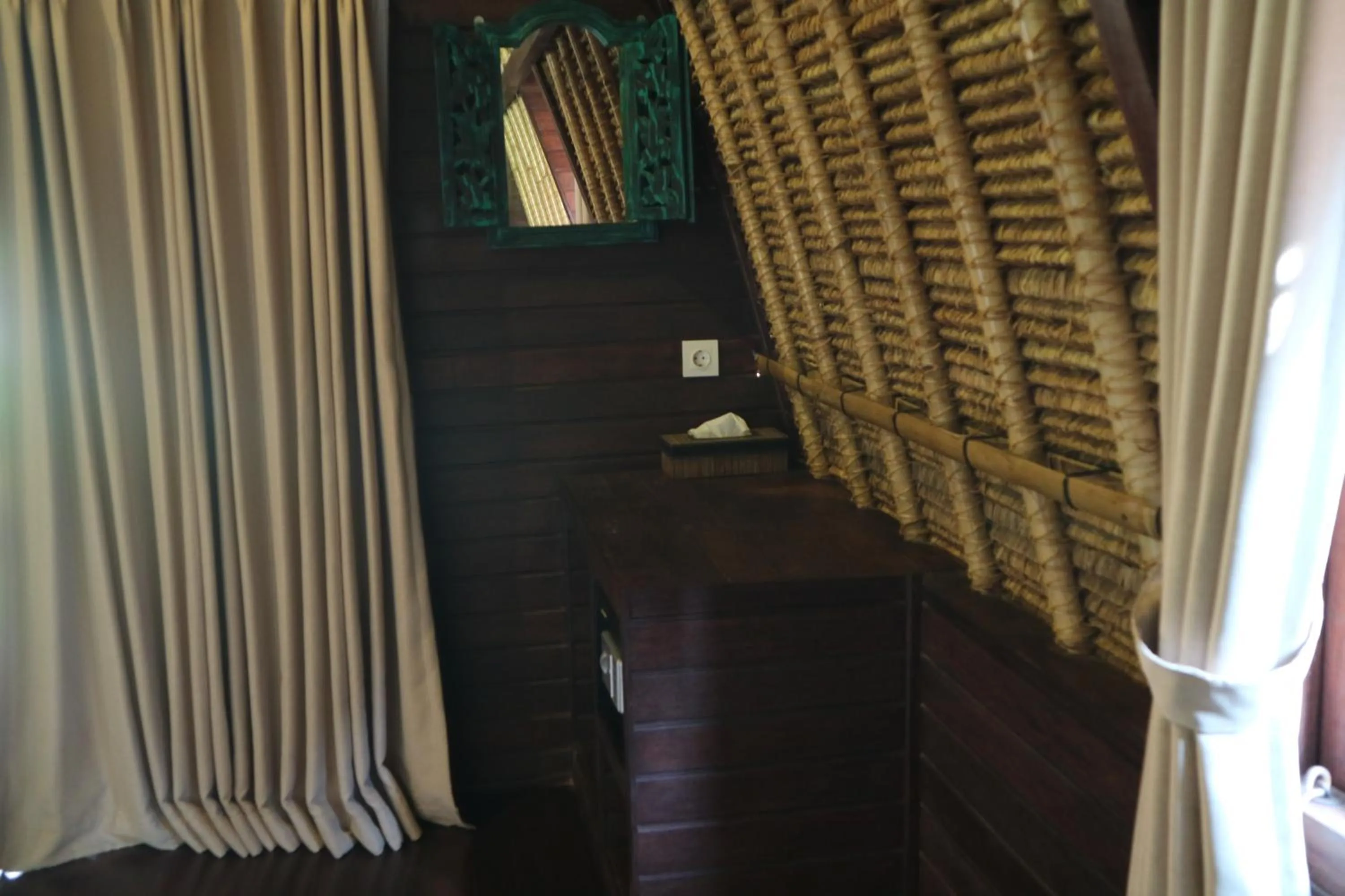 Area and facilities in MolaMola House