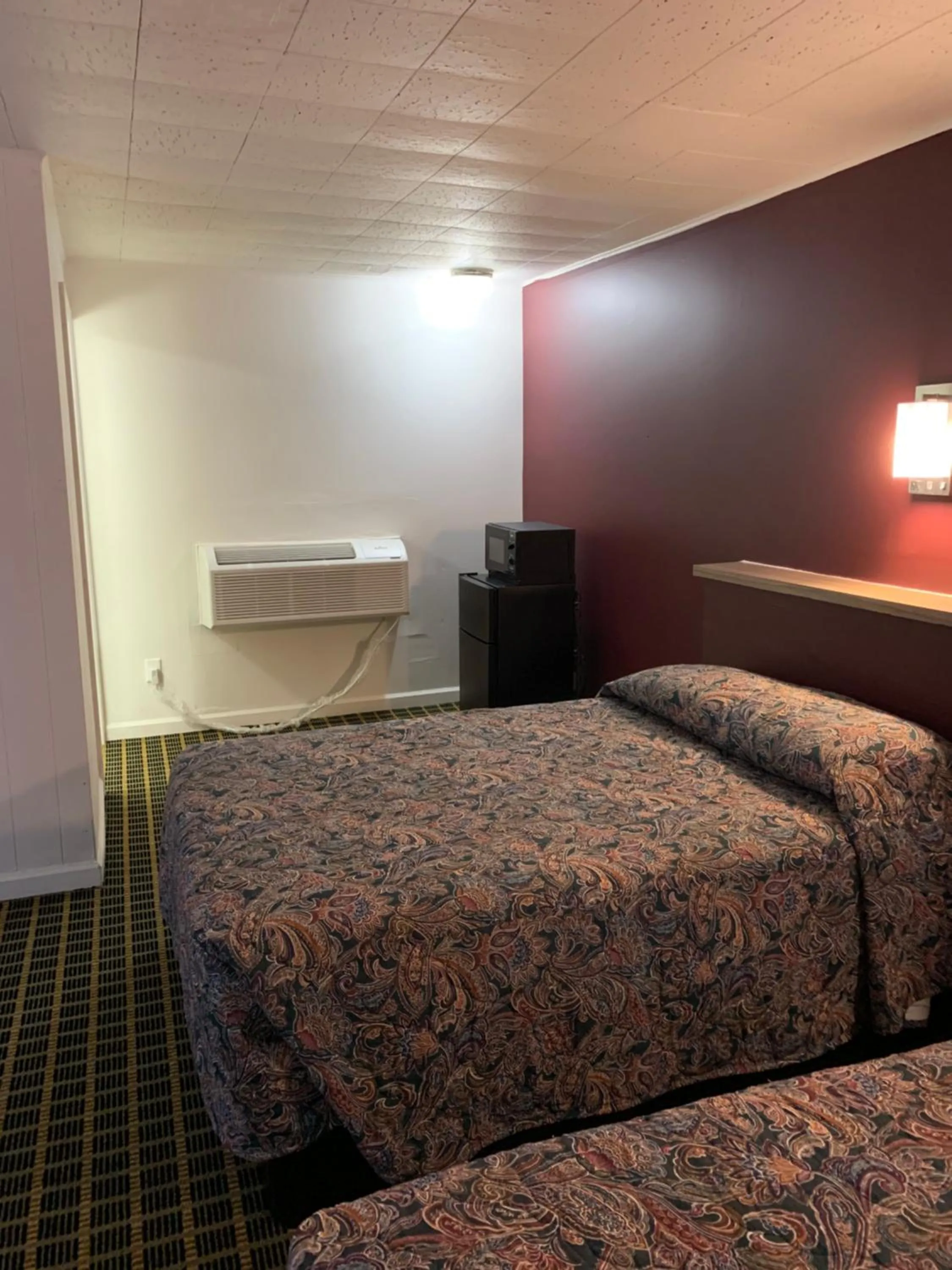 Bed in Boone trail inn