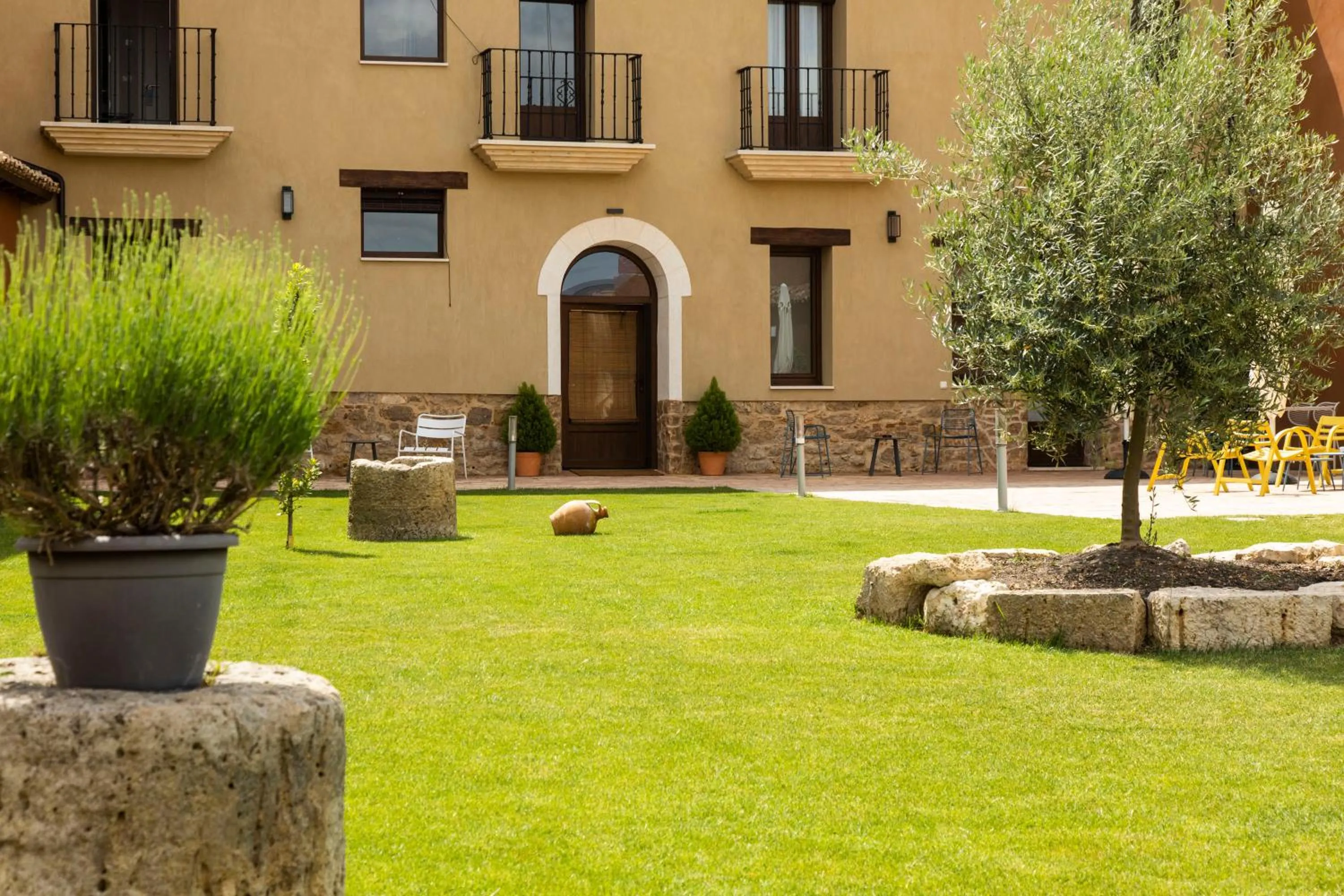 Patio in SANMARTINA HOTEL