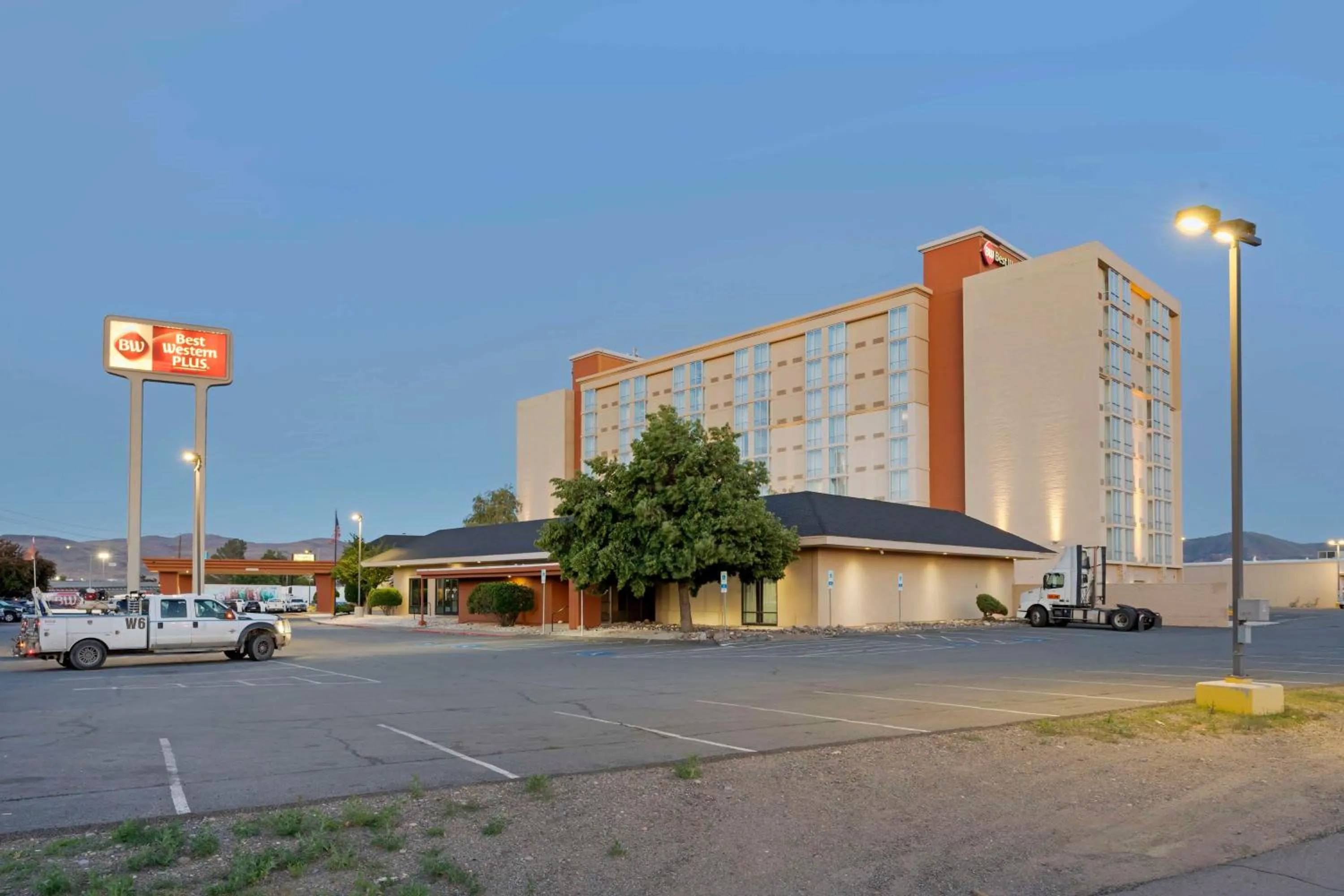 Property building in Best Western Plus Sparks-Reno Hotel