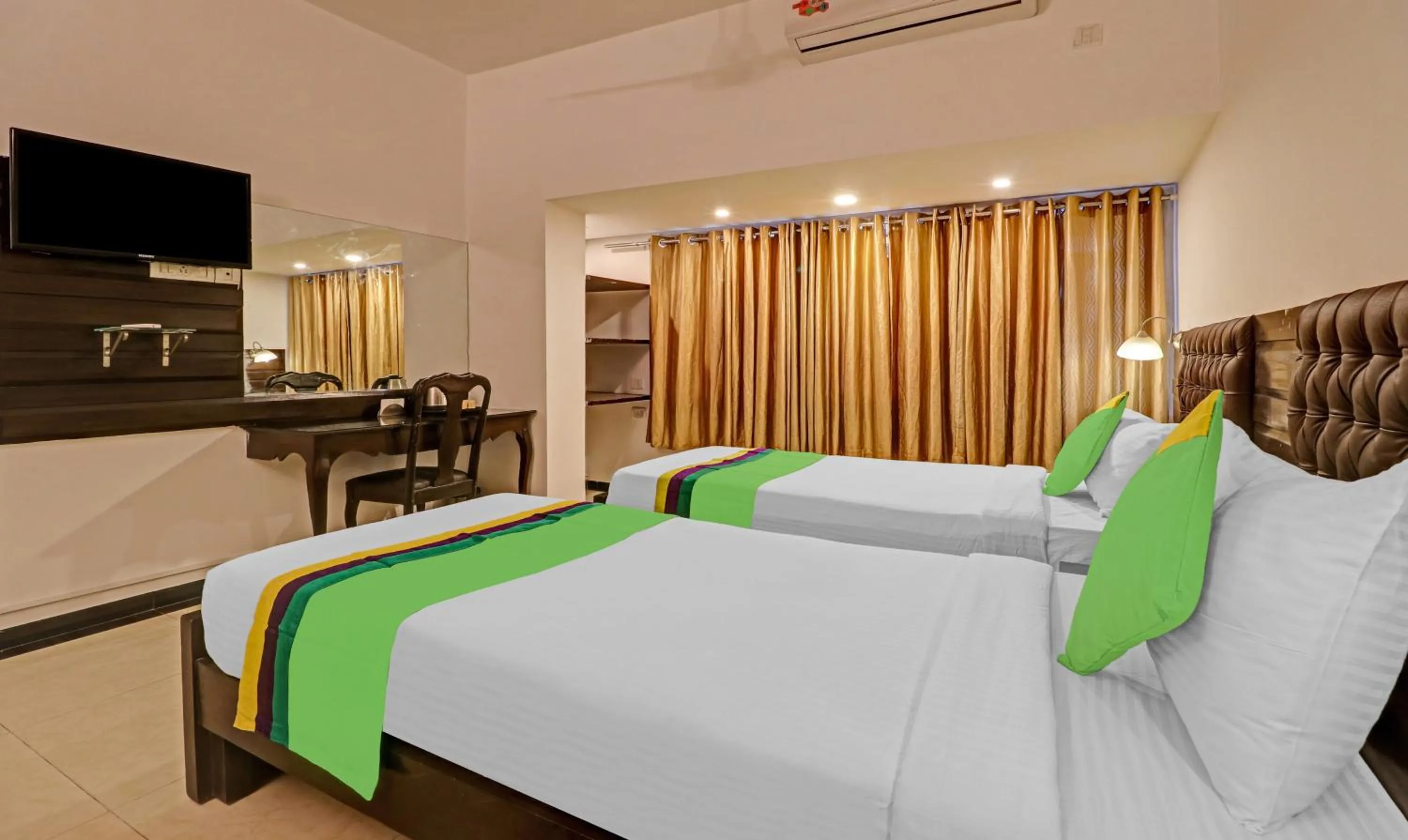 Bedroom, Bed in Treebo White Inn Koramangala