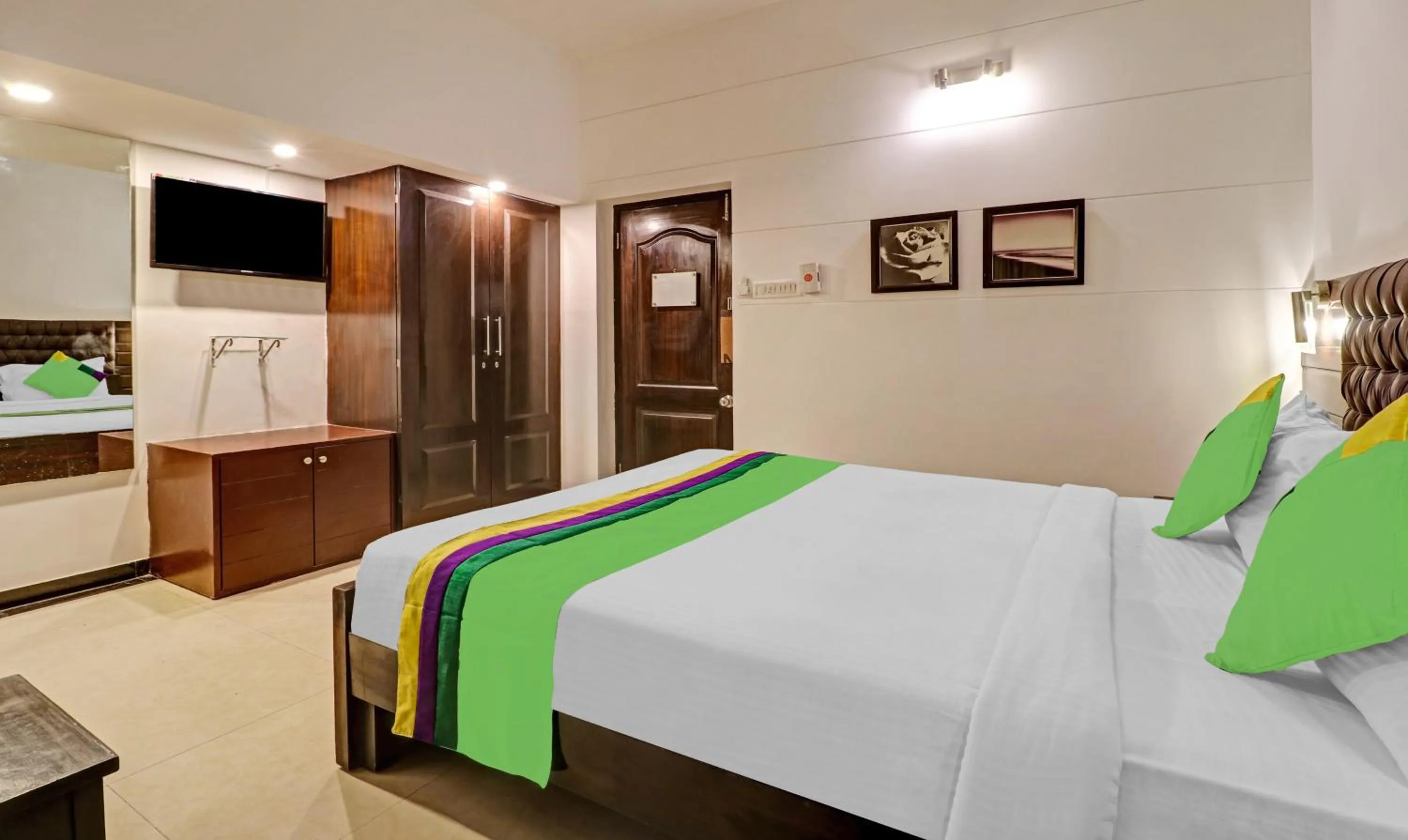 Bedroom, Bed in Treebo White Inn Koramangala