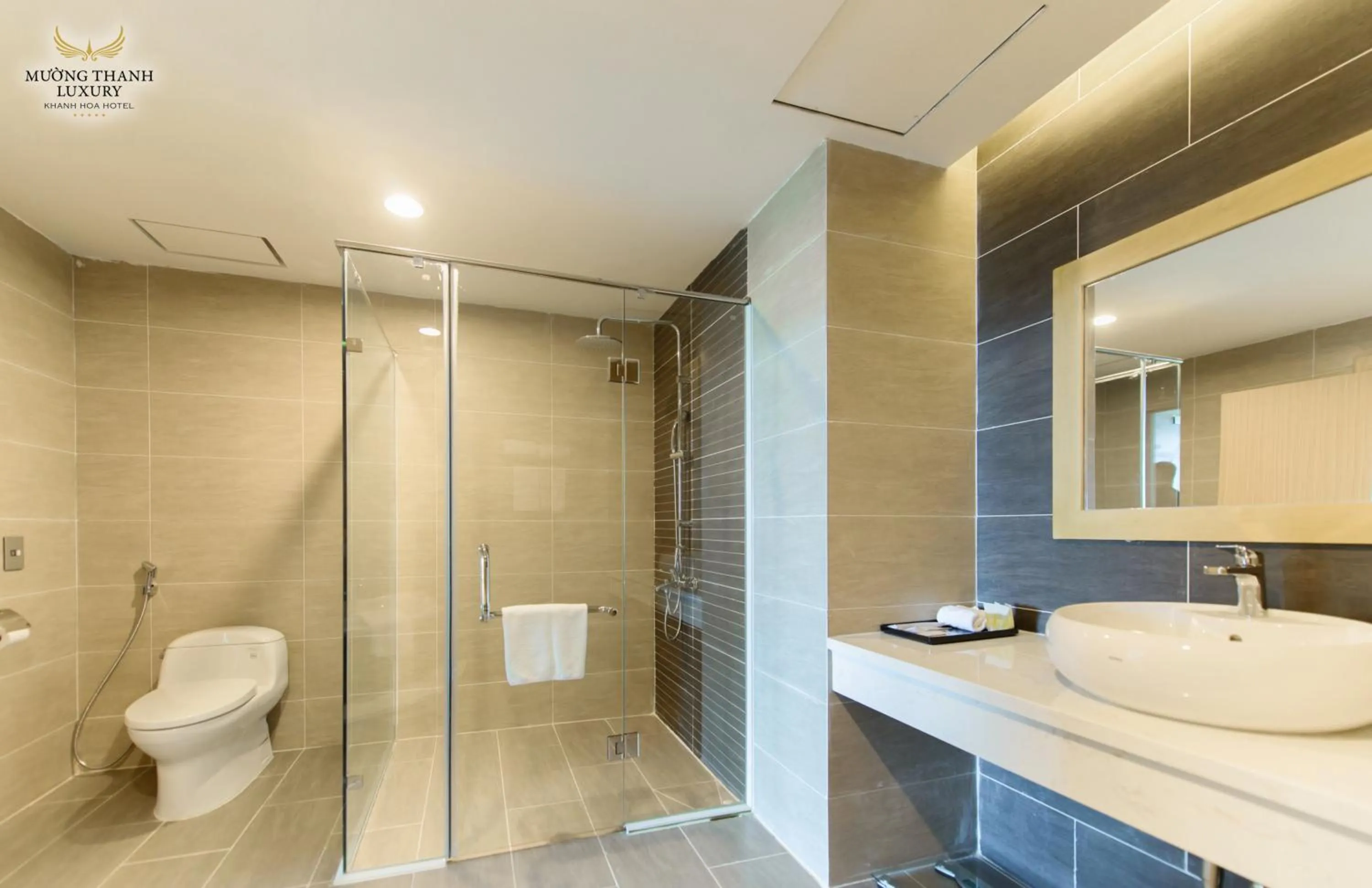 Toilet in Muong Thanh Luxury Khanh Hoa