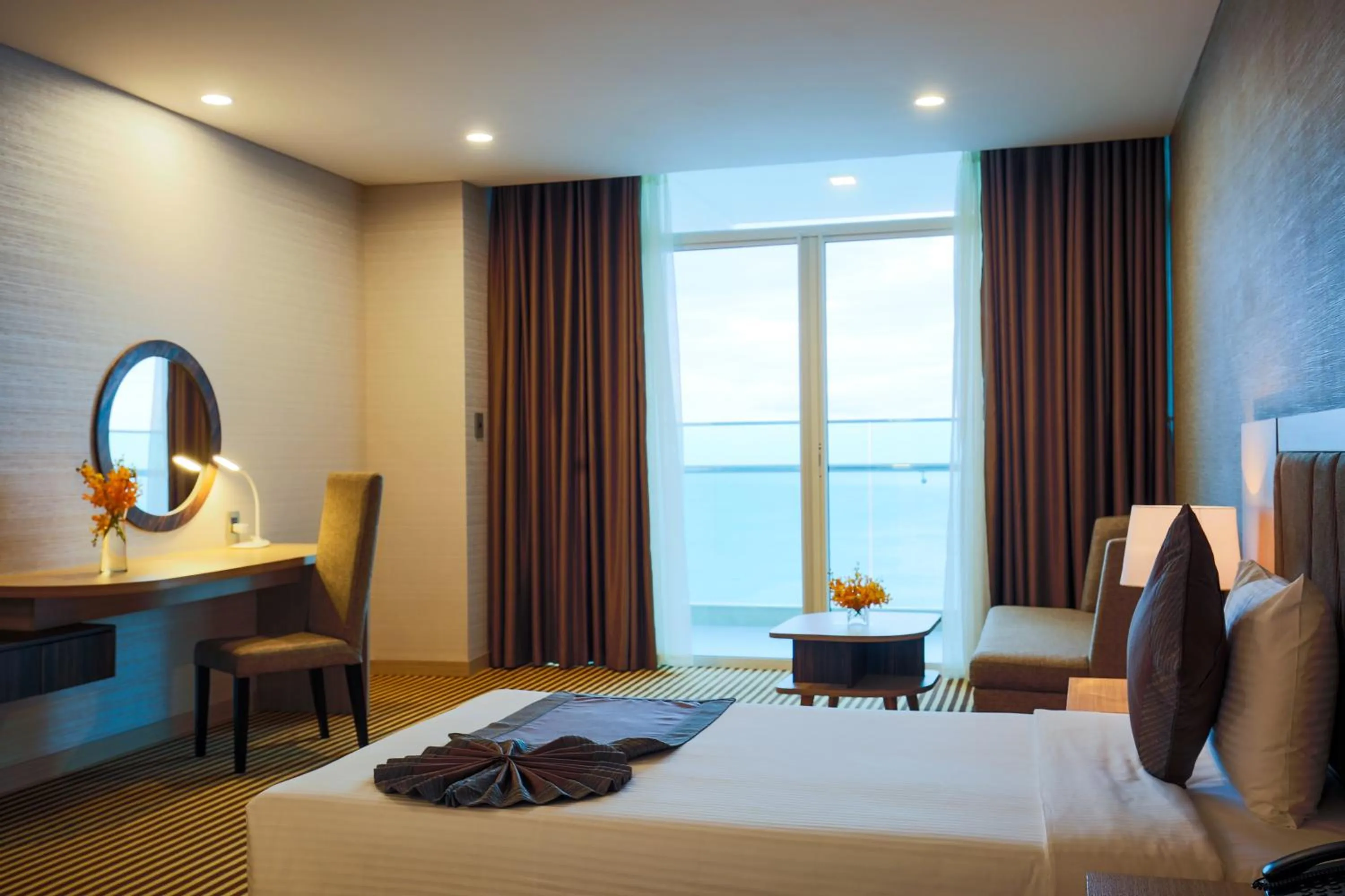 Balcony/Terrace, Bed in Muong Thanh Luxury Khanh Hoa
