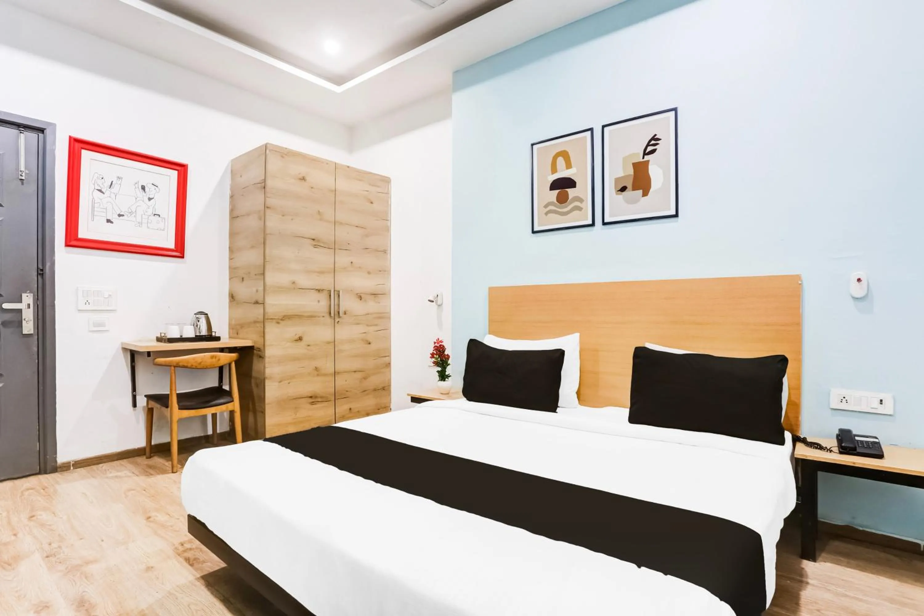 Bedroom, Bed in Super Townhouse Rohini Sector 23