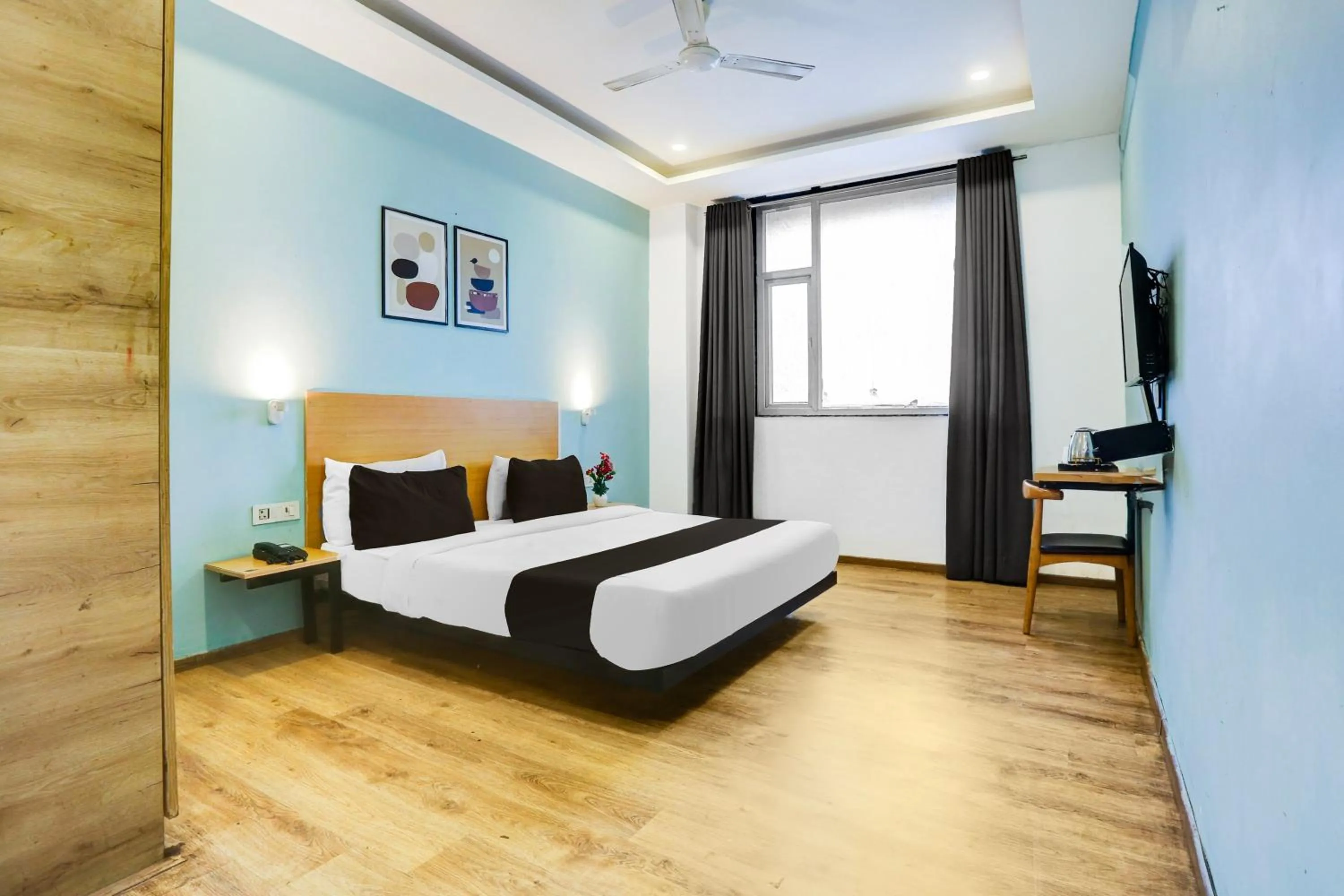 Bedroom, Bed in Super Townhouse Rohini Sector 23