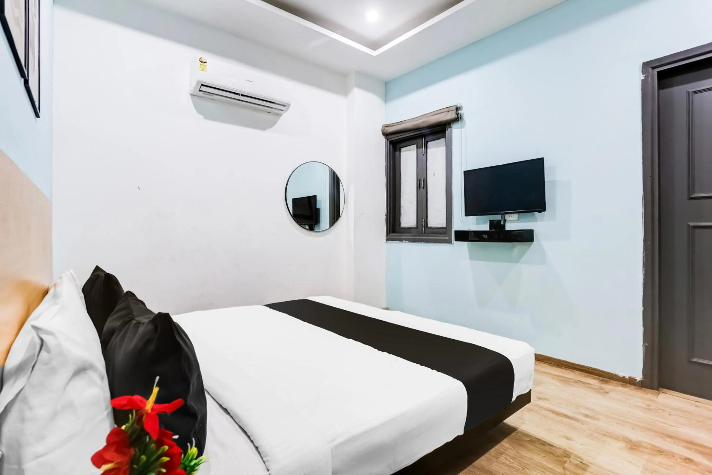 Bedroom, Bed in Super Townhouse Rohini Sector 23