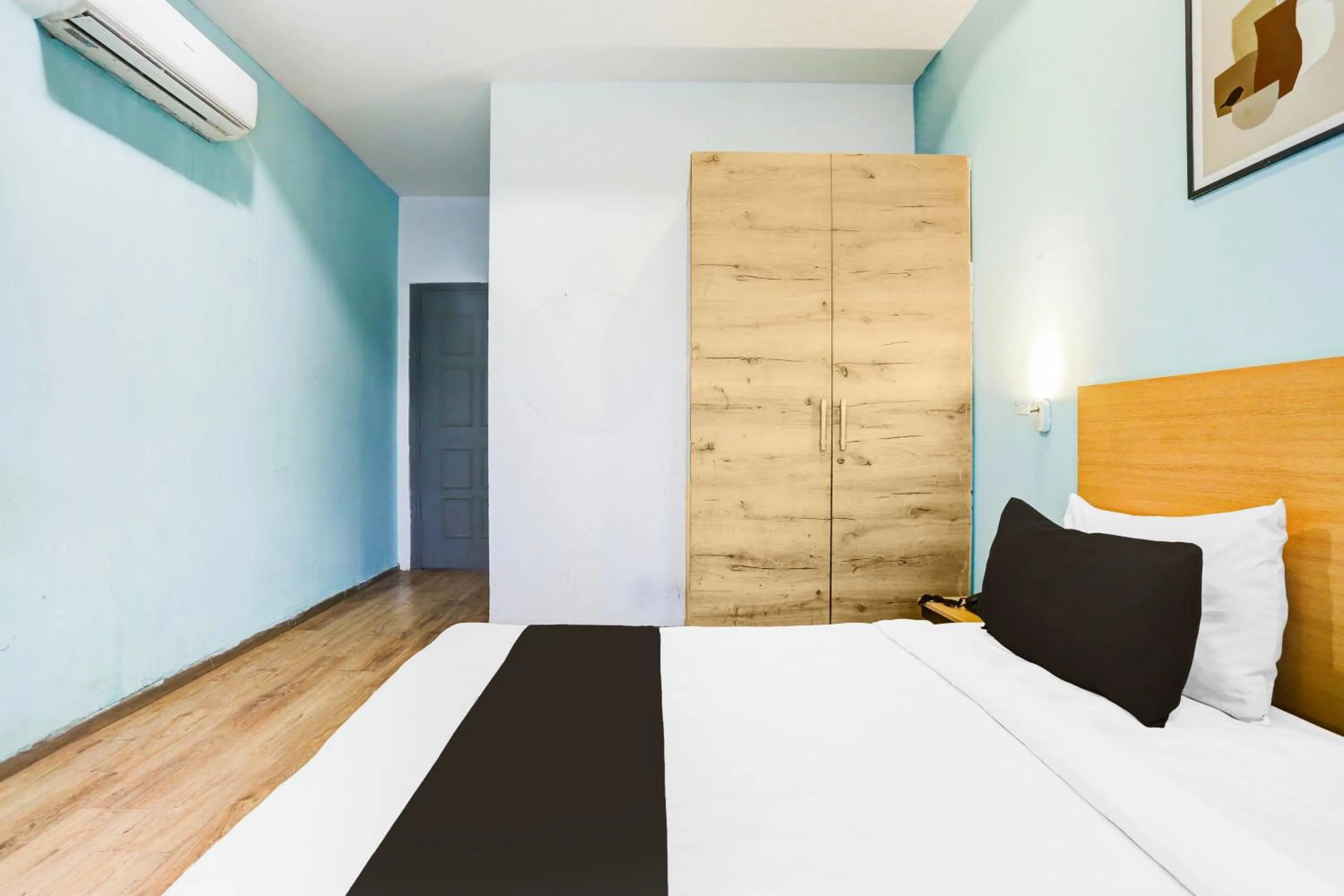 Bedroom, Bed in Super Townhouse Rohini Sector 23