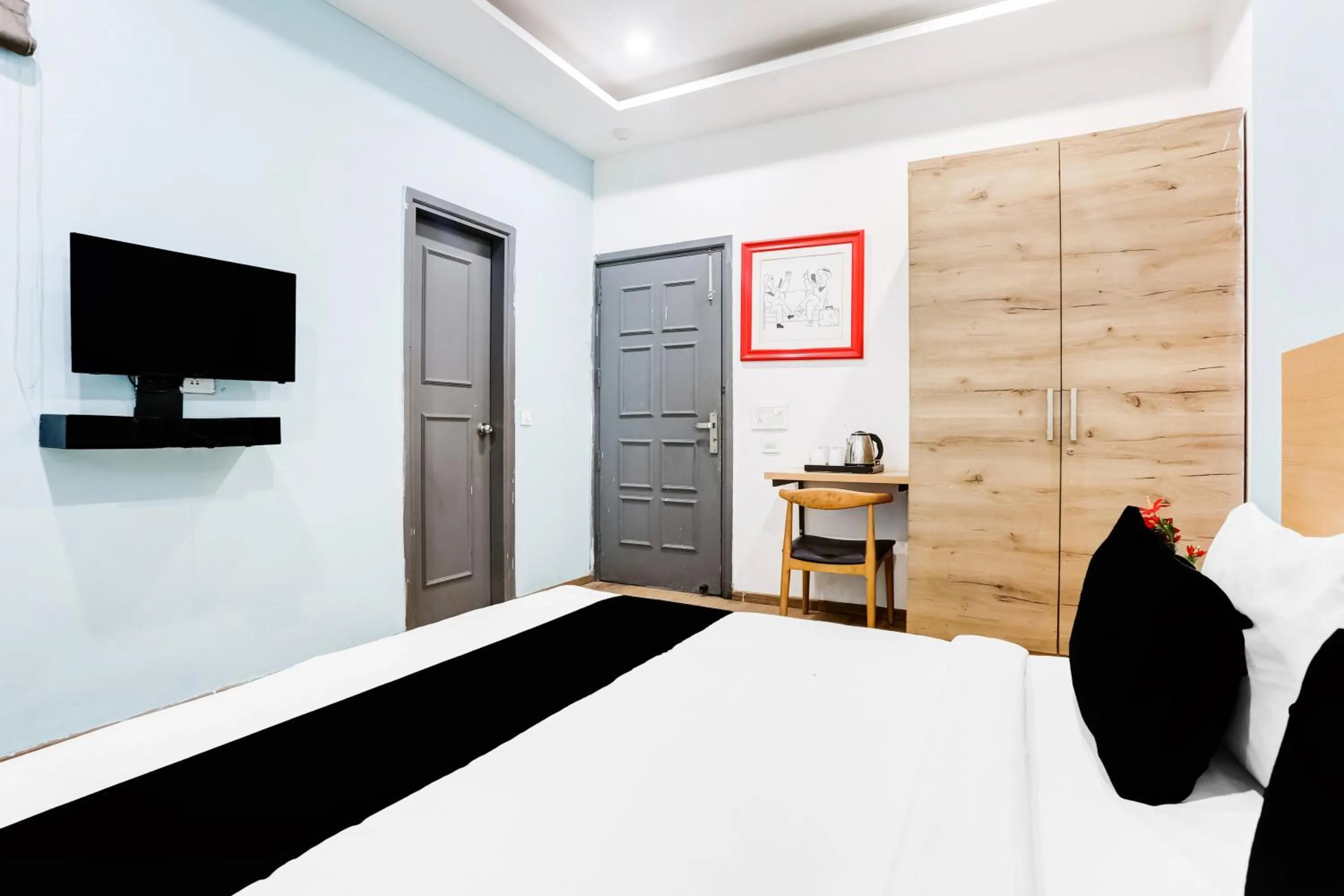 Bedroom, Bed in Super Townhouse Rohini Sector 23