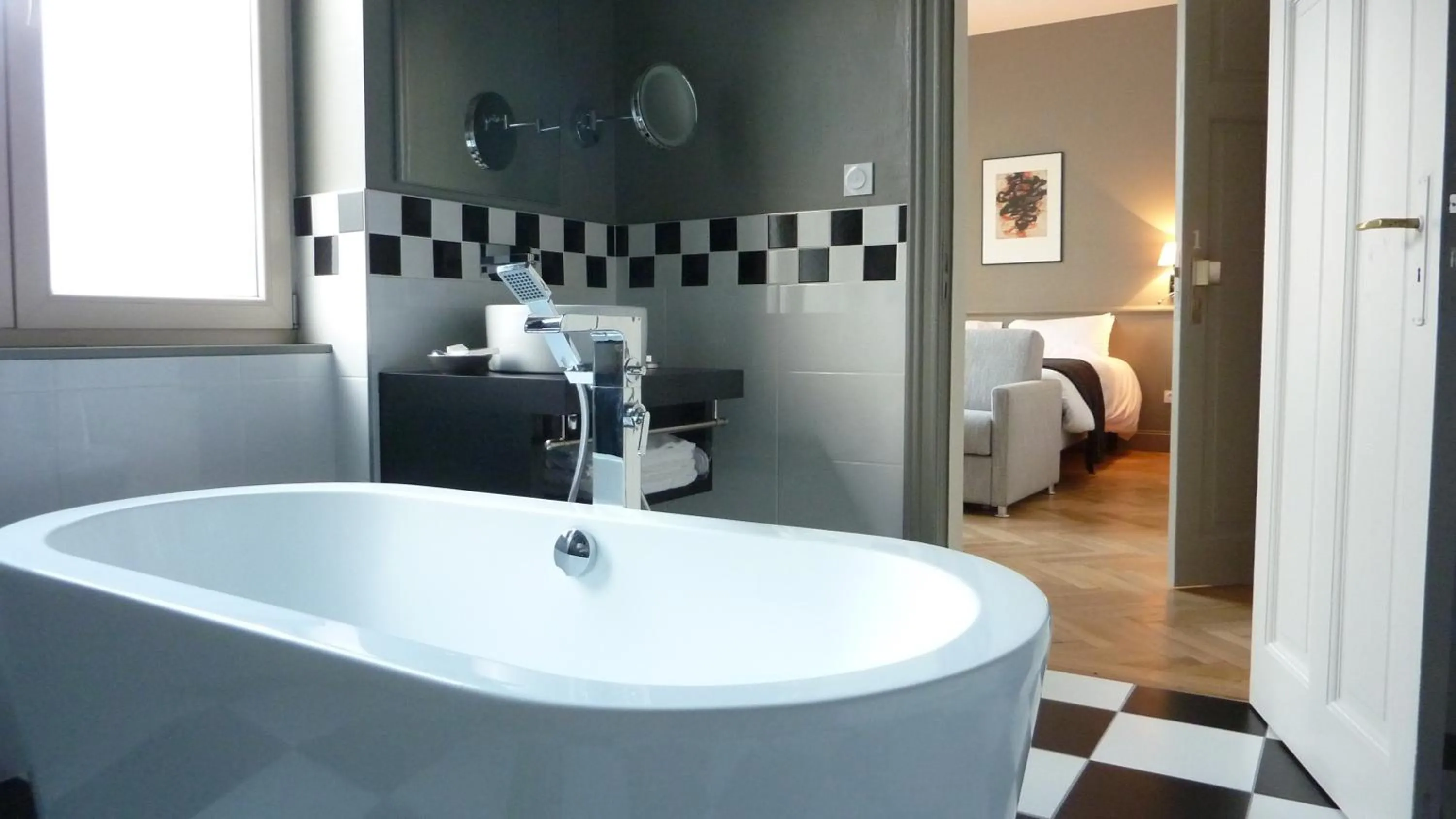 Bathroom, Bed in Villa Élyane