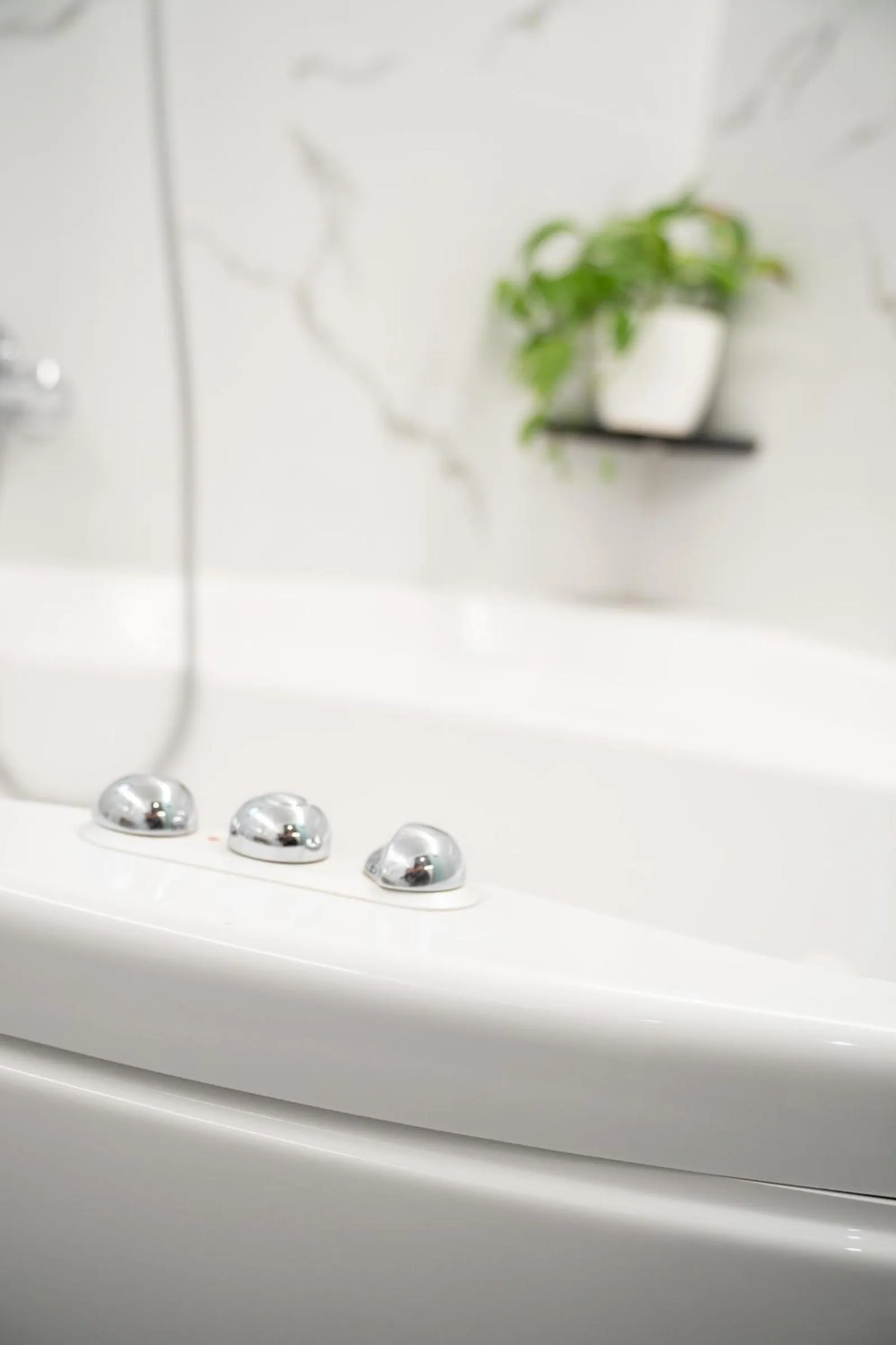 CHROMA FASHION ROOMS & APARTMENTS