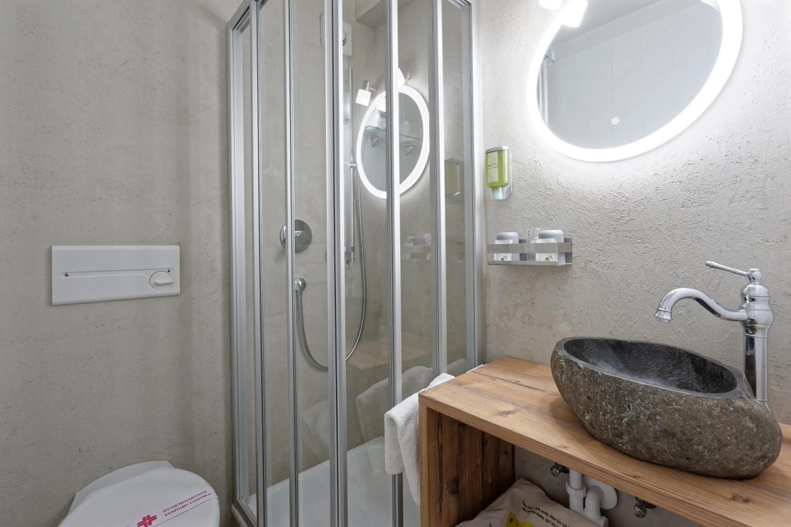 Shower in Bergchalet Hotel Reinerhof