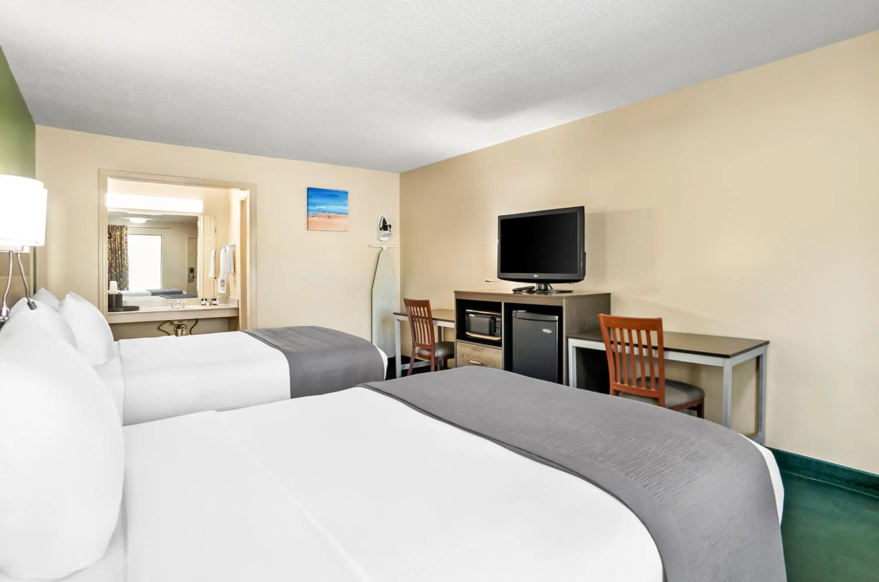 Bed in Americas Best Value Inn - Rome