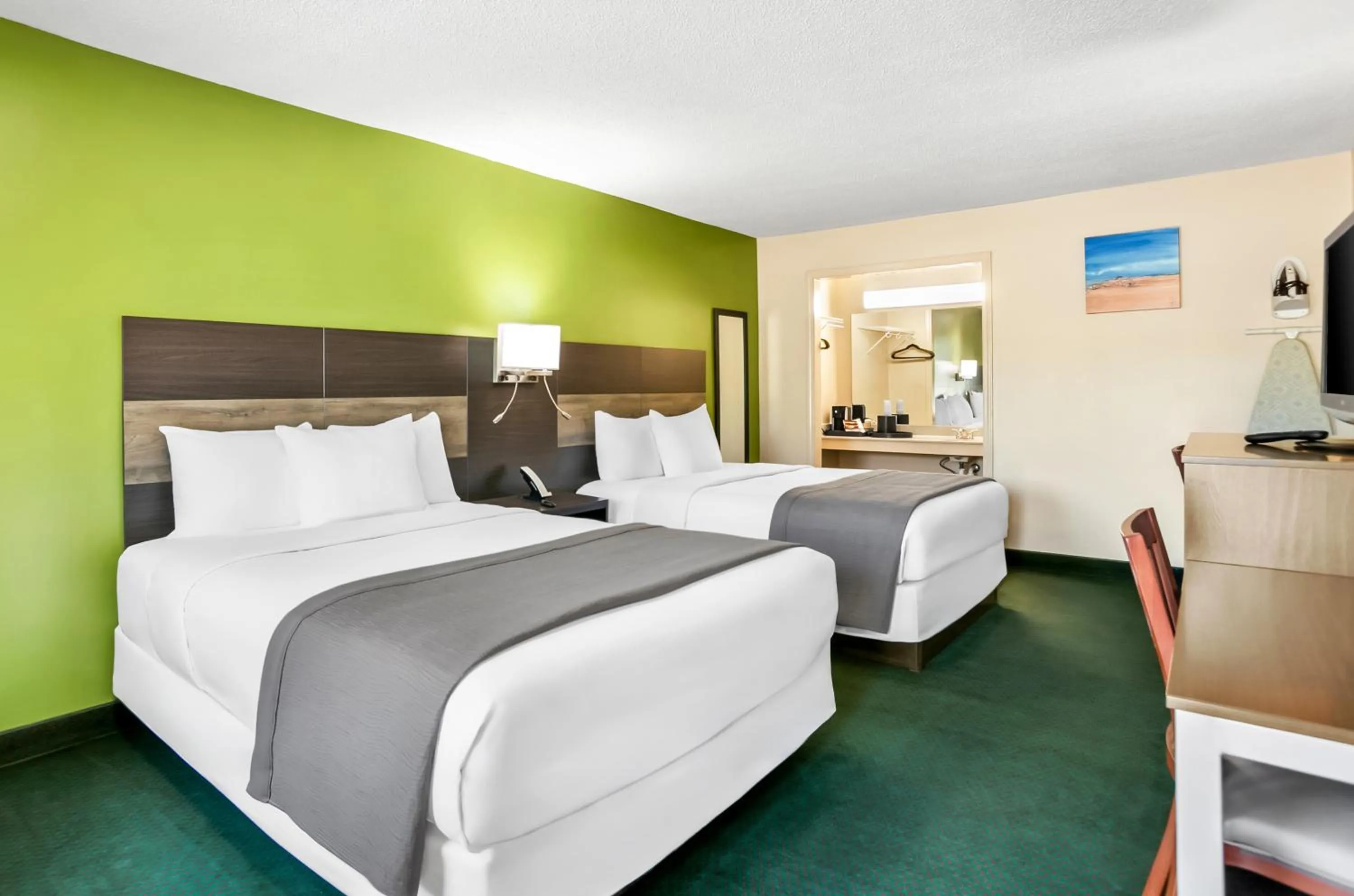 Bedroom, Bed in Americas Best Value Inn - Rome