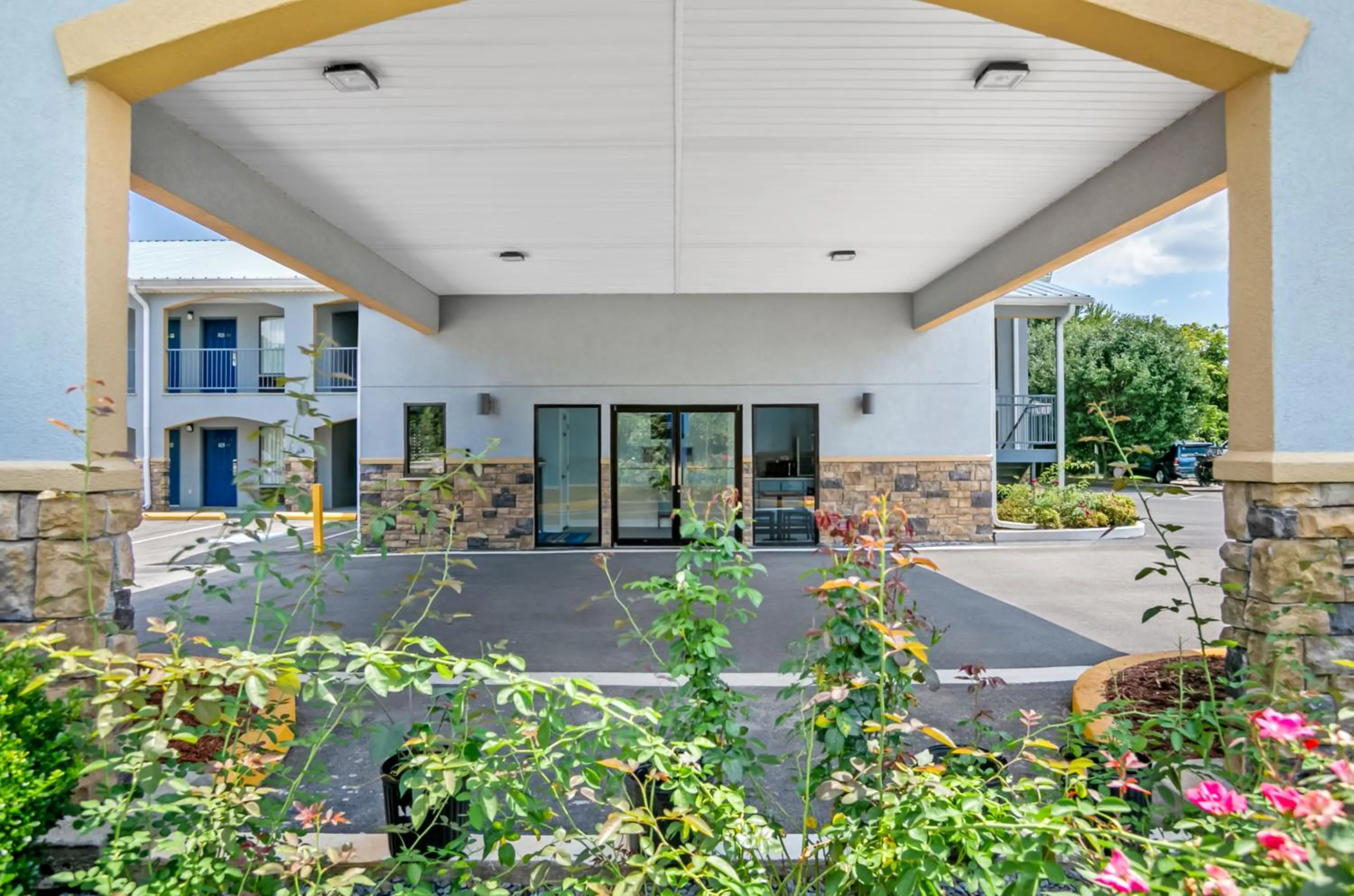 Property building in Americas Best Value Inn - Rome