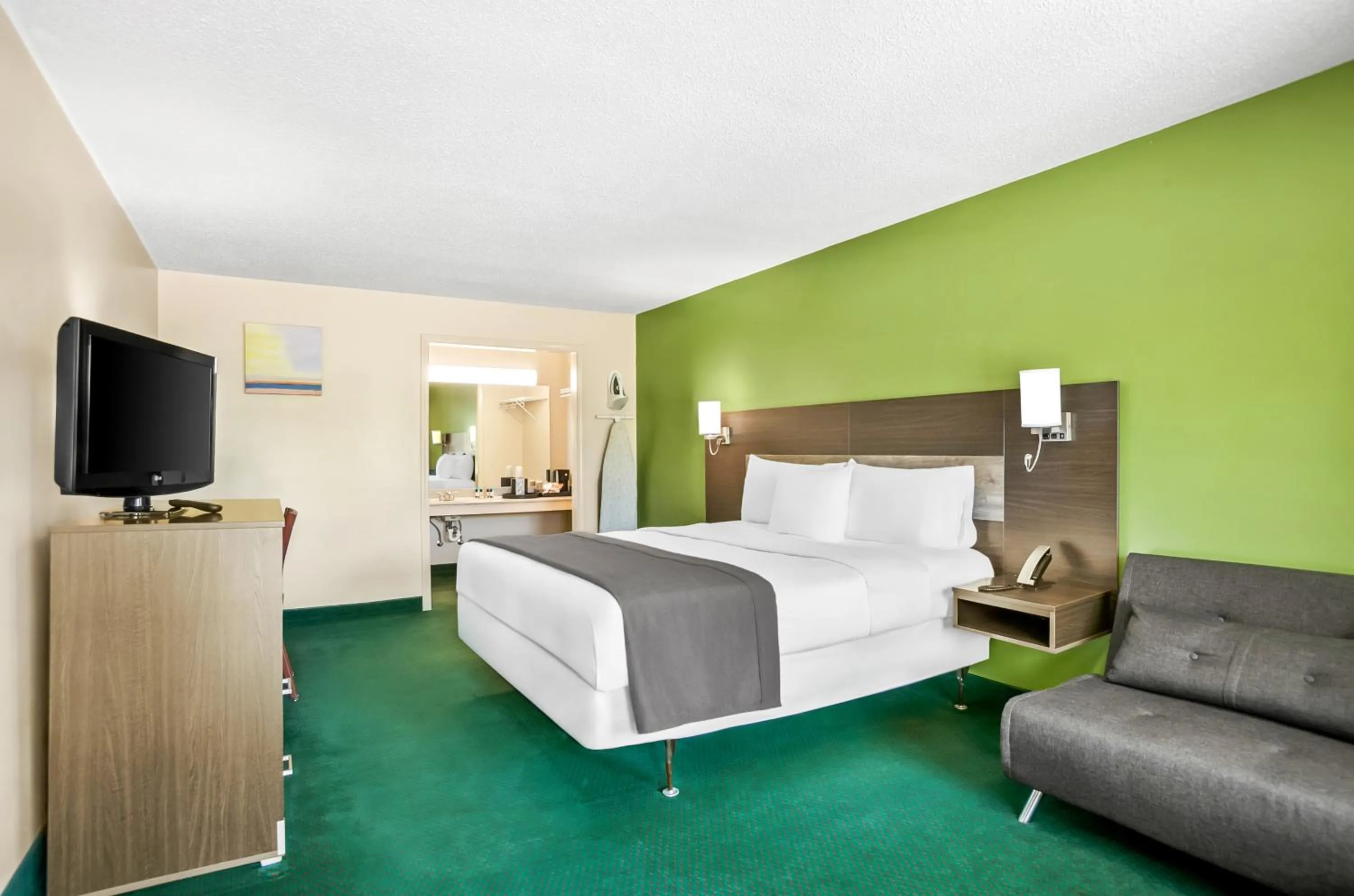 Bed in Americas Best Value Inn - Rome