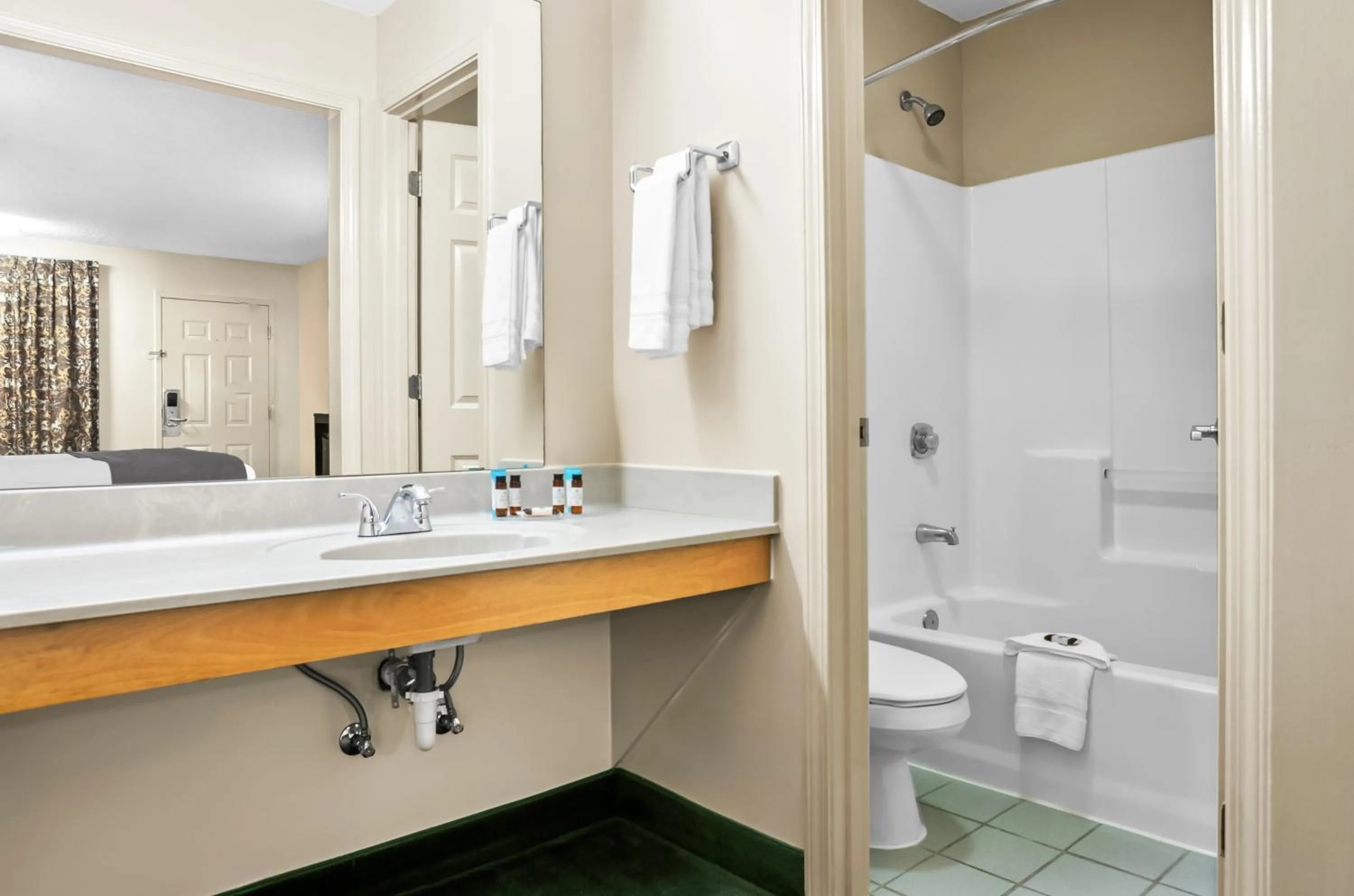 Shower in Americas Best Value Inn - Rome