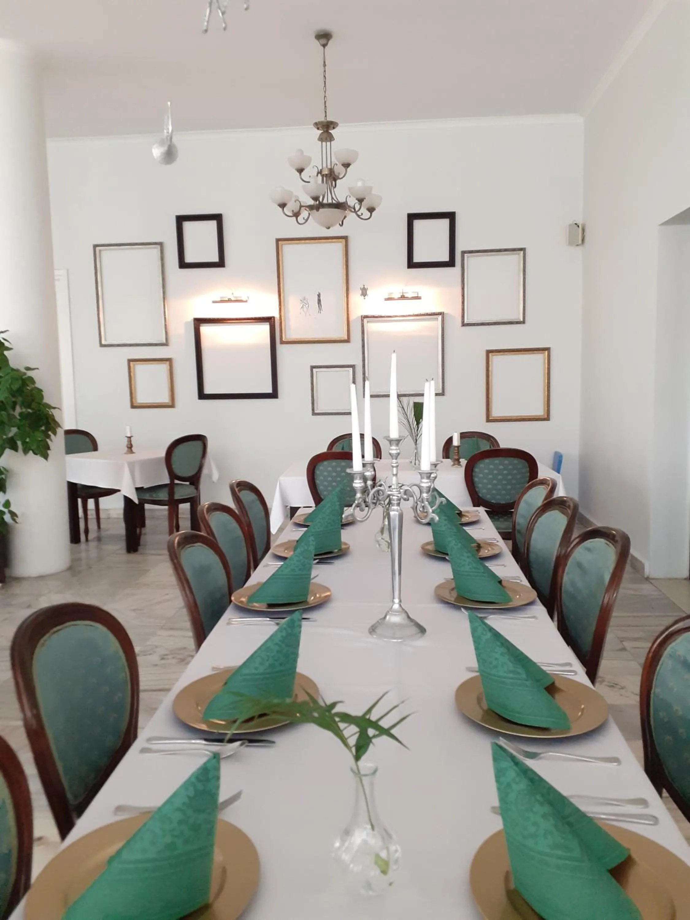 Restaurant/places to eat in Hotel Hutnik