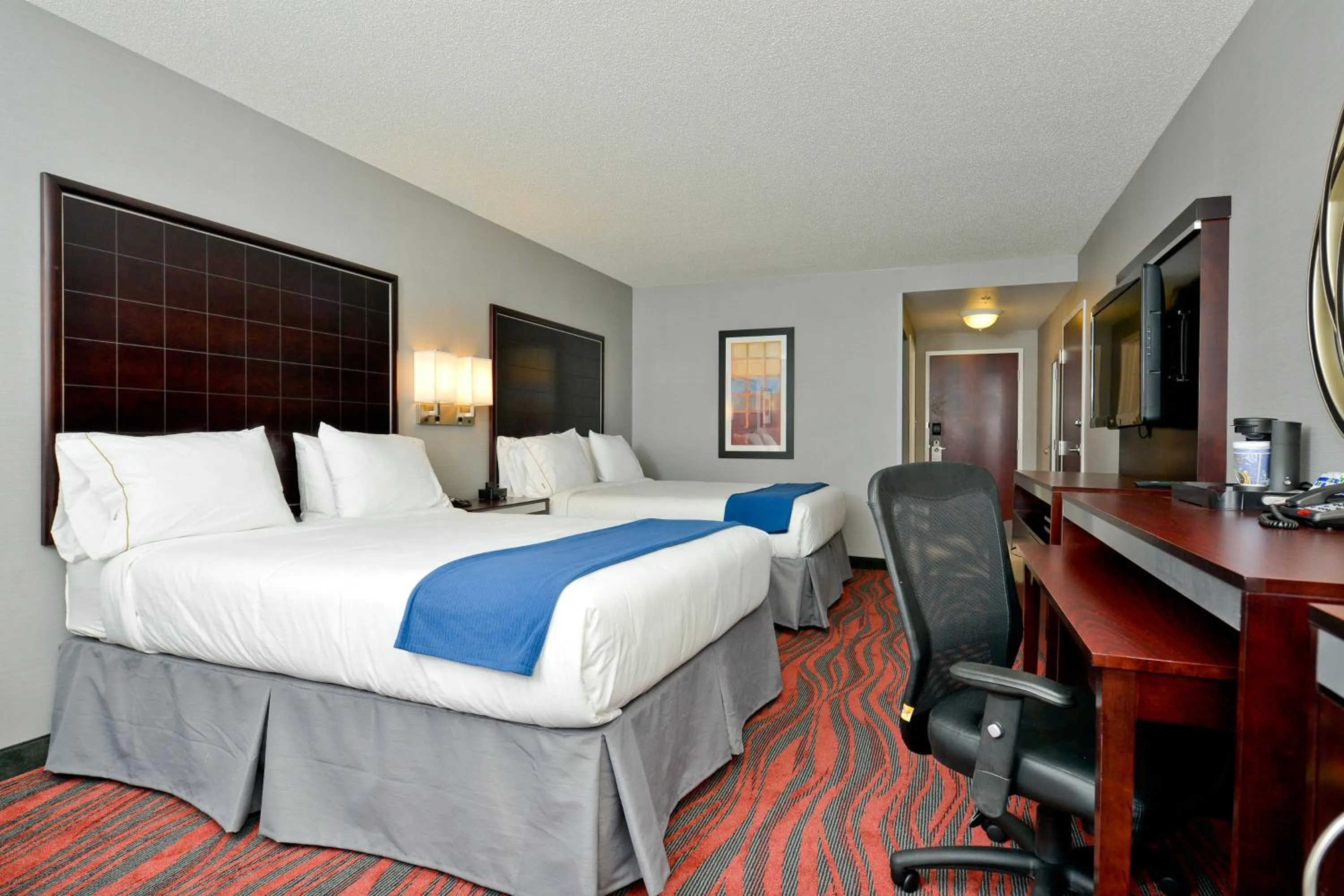 Bed in Holiday Inn Express Canandaigua by IHG
