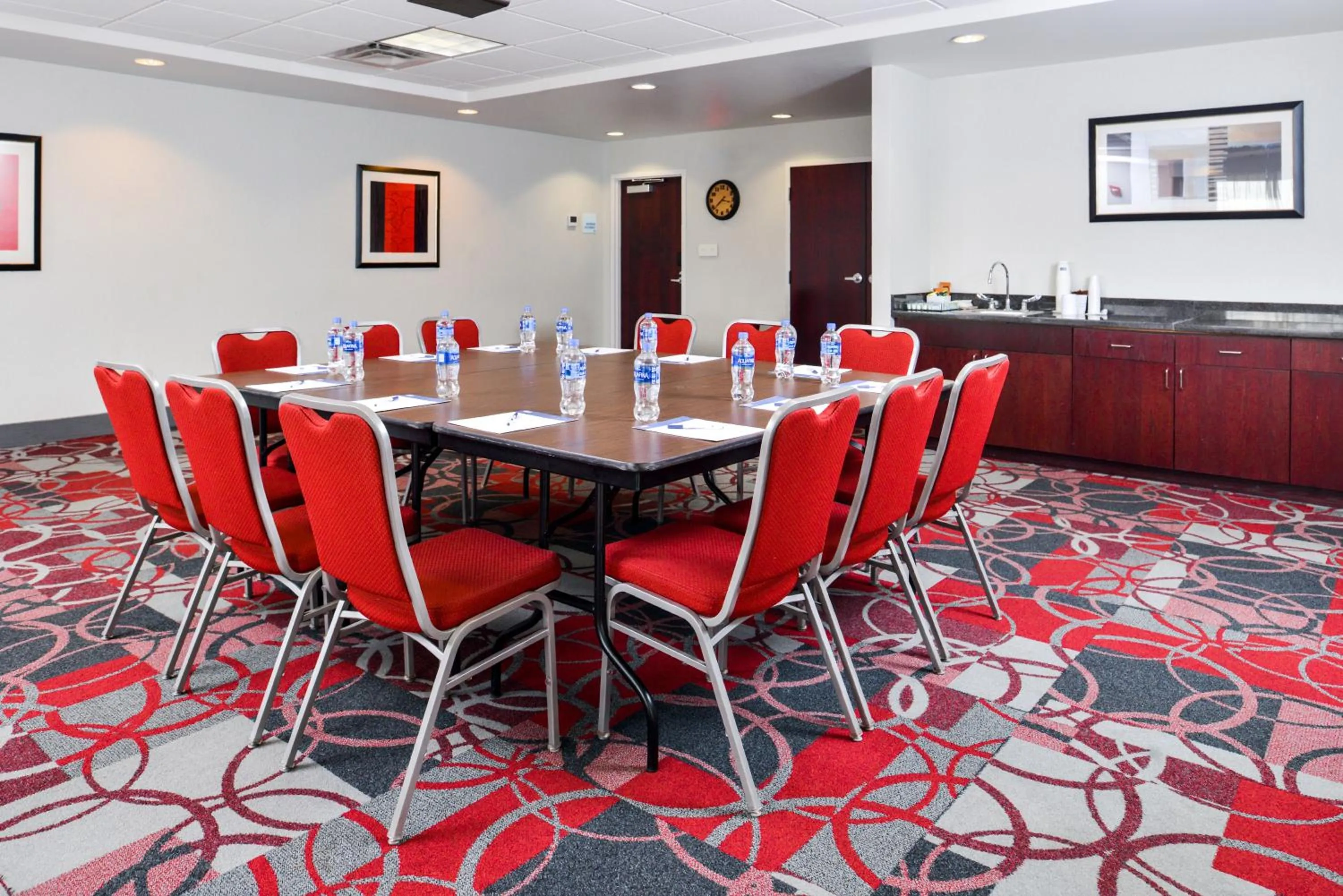 Meeting/conference room in Holiday Inn Express Canandaigua by IHG
