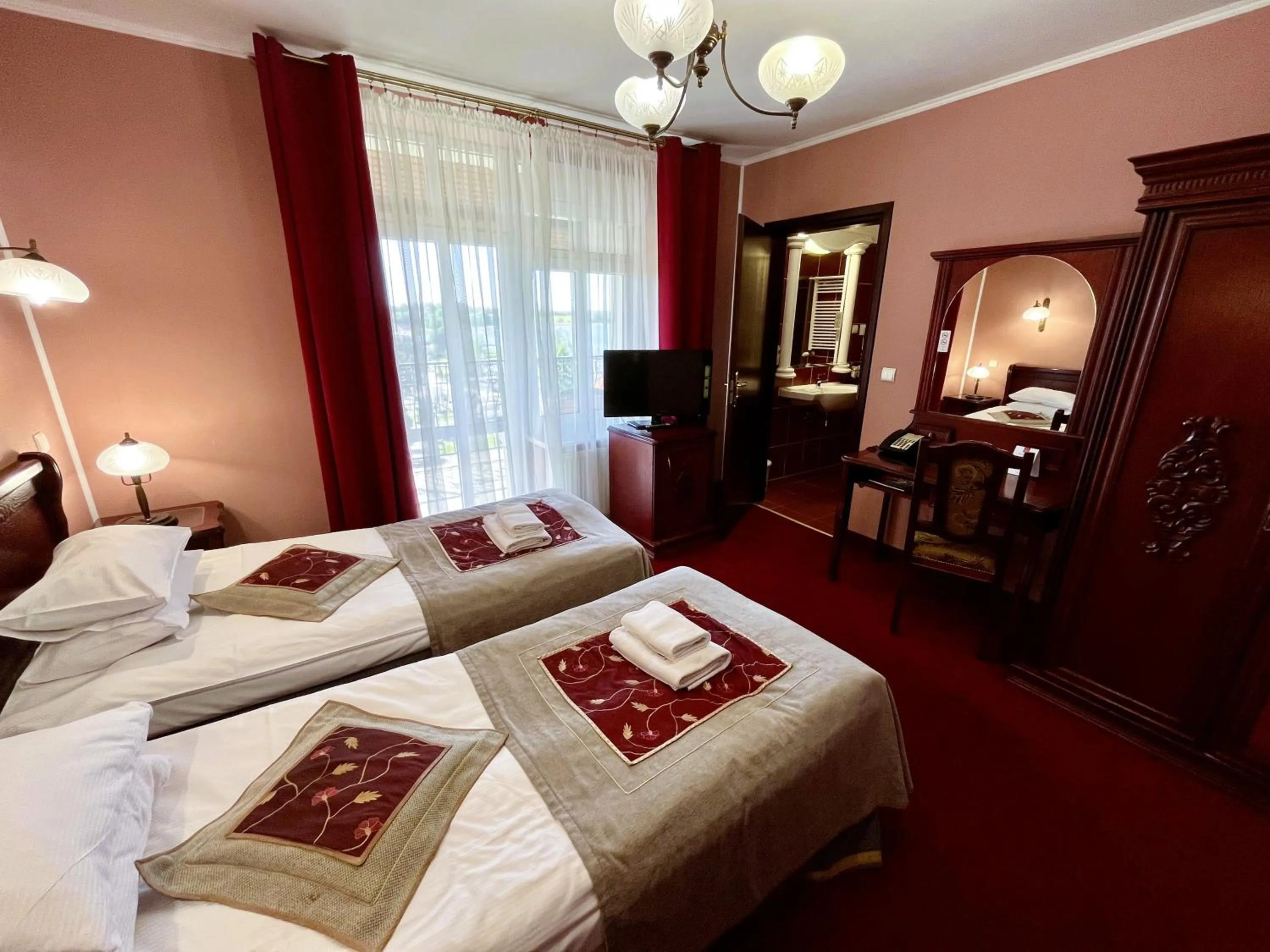 Photo of the whole room, Bed in Willa Pod Zamkiem