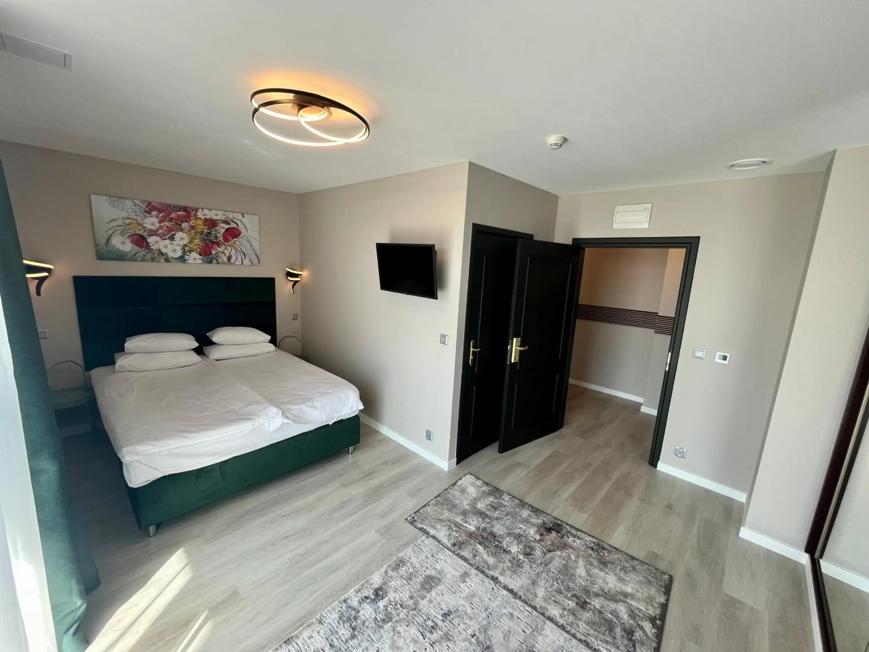 Two-Bedroom Deluxe Apartment with Balcony in Willa Pod Zamkiem Two-Bedroom Deluxe Apartment with Balcony in Willa Pod Zamkiem