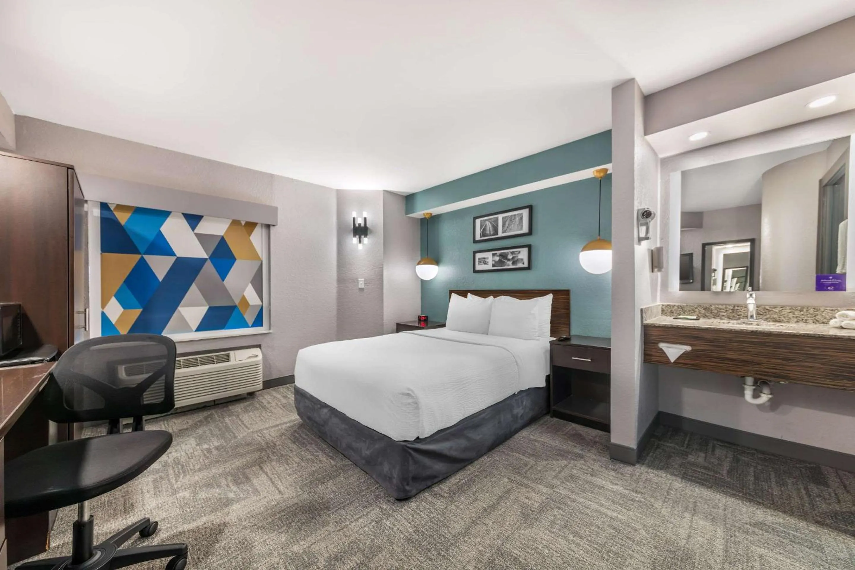 Bedroom, Bed in Sleep Inn Miami Airport