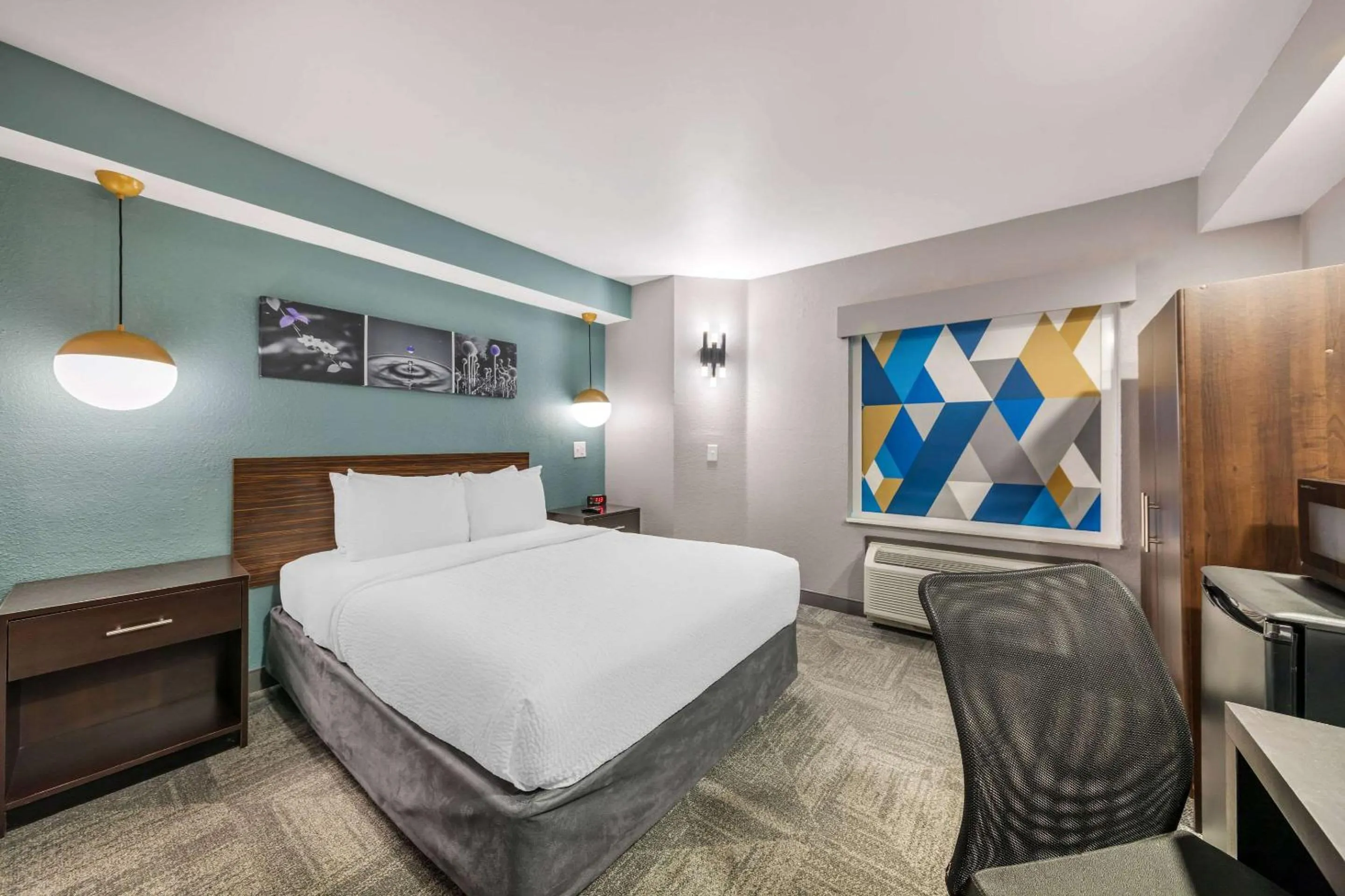 Bedroom, Bed in Sleep Inn Miami Airport