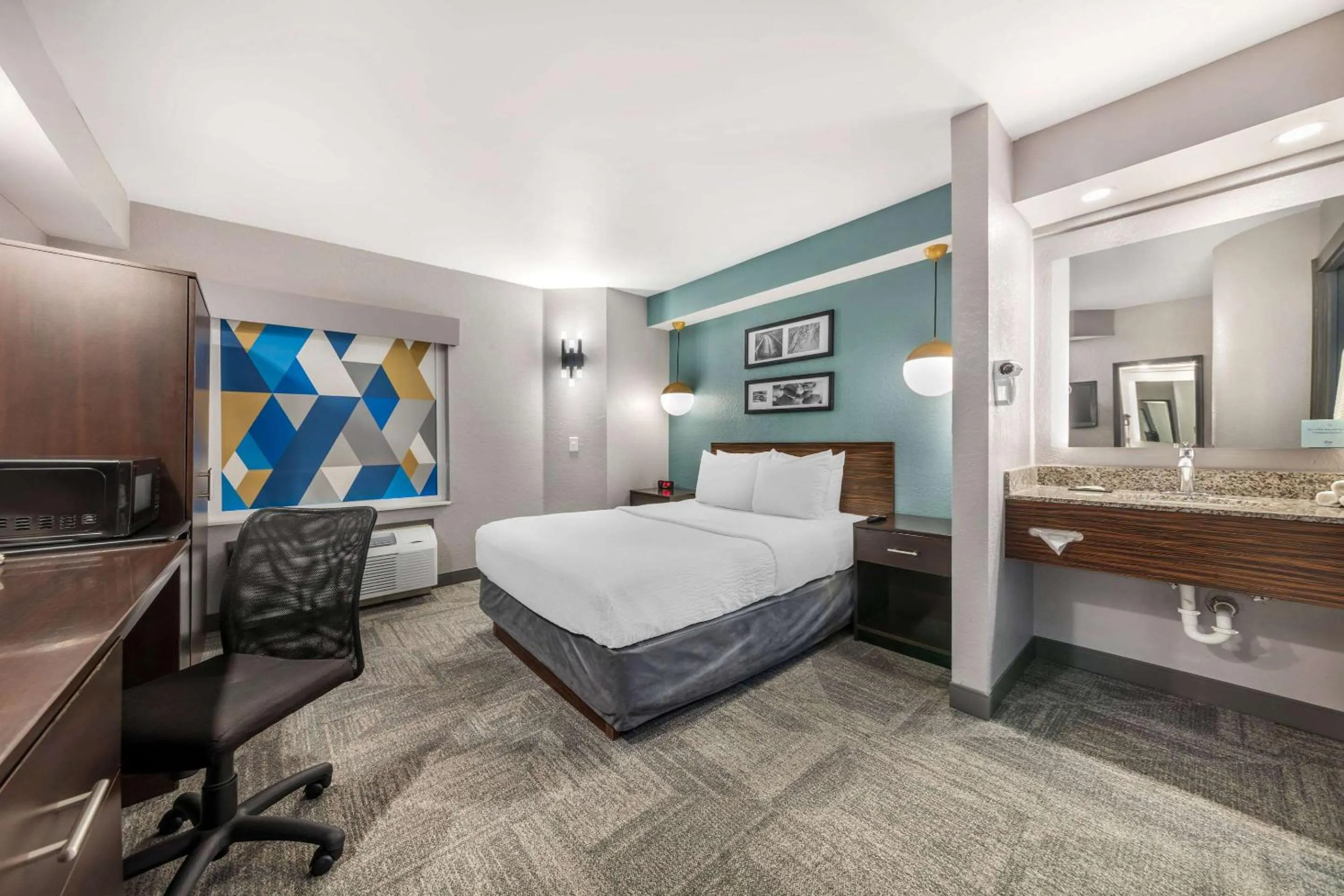 Bedroom, Bed in Sleep Inn Miami Airport